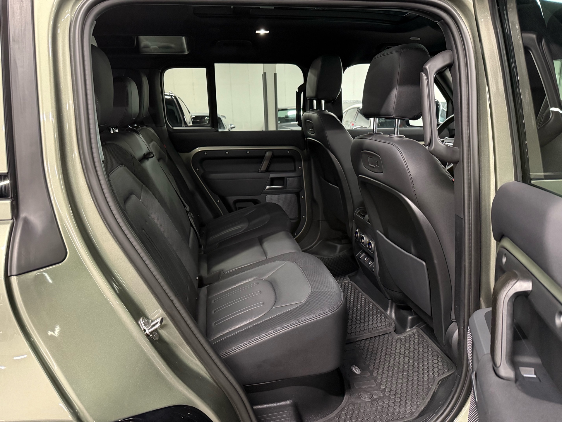 2022 Land Rover Defender 110 X-Dynamic SE AWD, Toronto, Cash