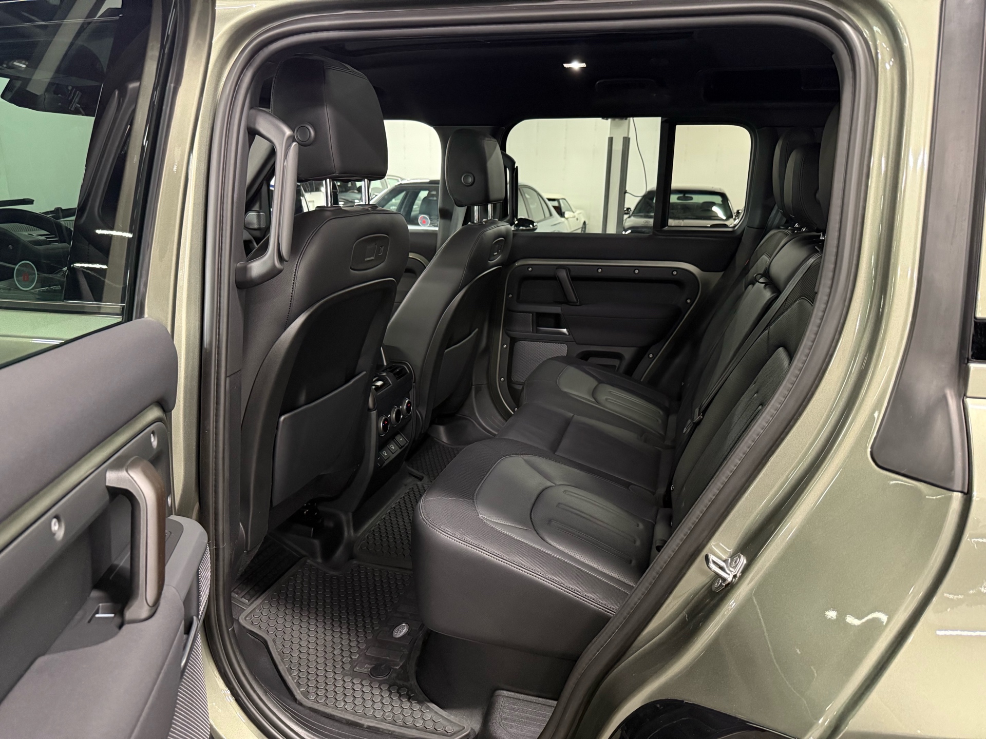 2022 Land Rover Defender 110 X-Dynamic SE AWD, Toronto, Cash