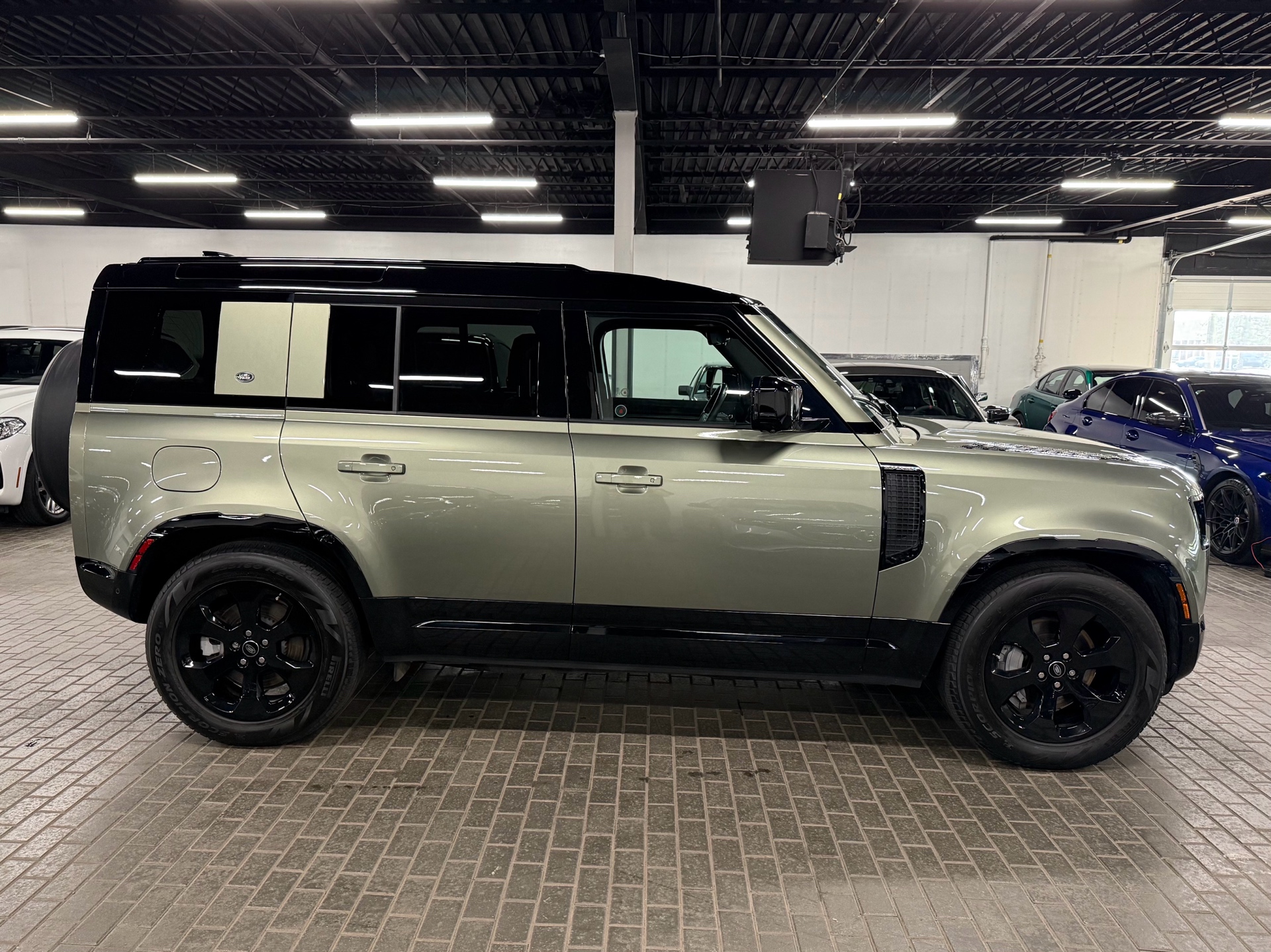 2022 Land Rover Defender 110 X-Dynamic SE AWD, Toronto, Cash
