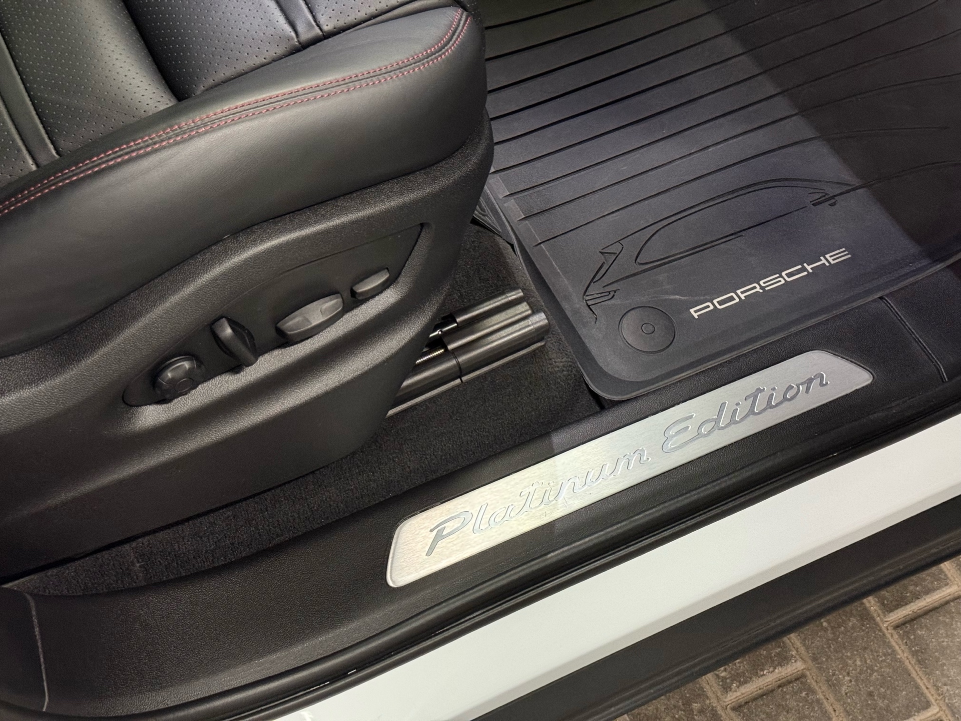 2022 Porsche Cayenne PLATINUM EDITION, 多伦多, 全款车