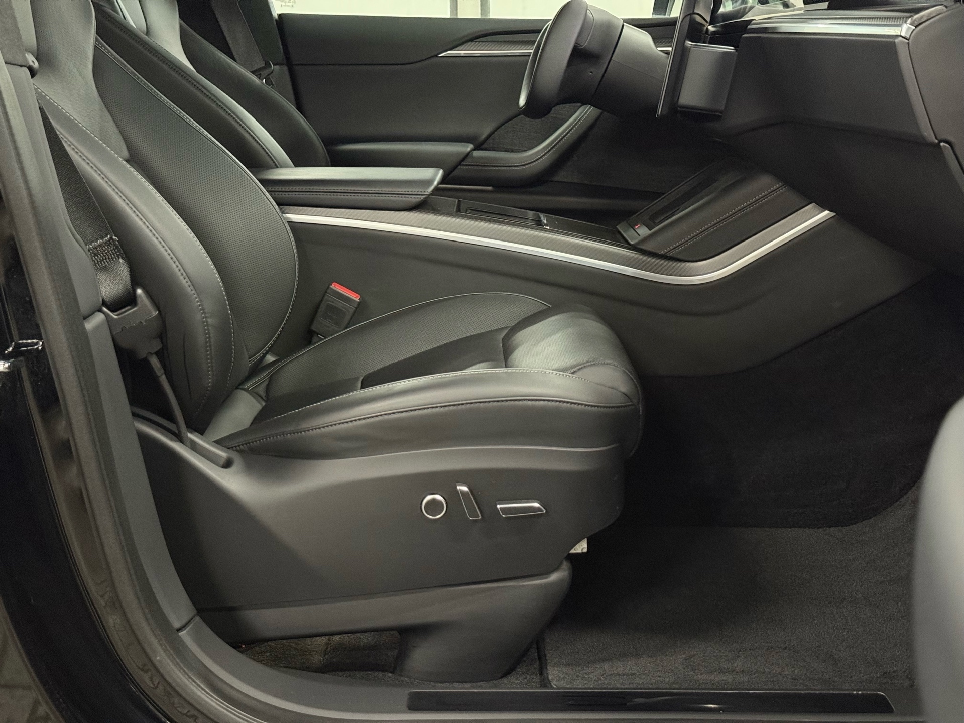 2022 Tesla Model X Plaid AWD, Toronto, Cash