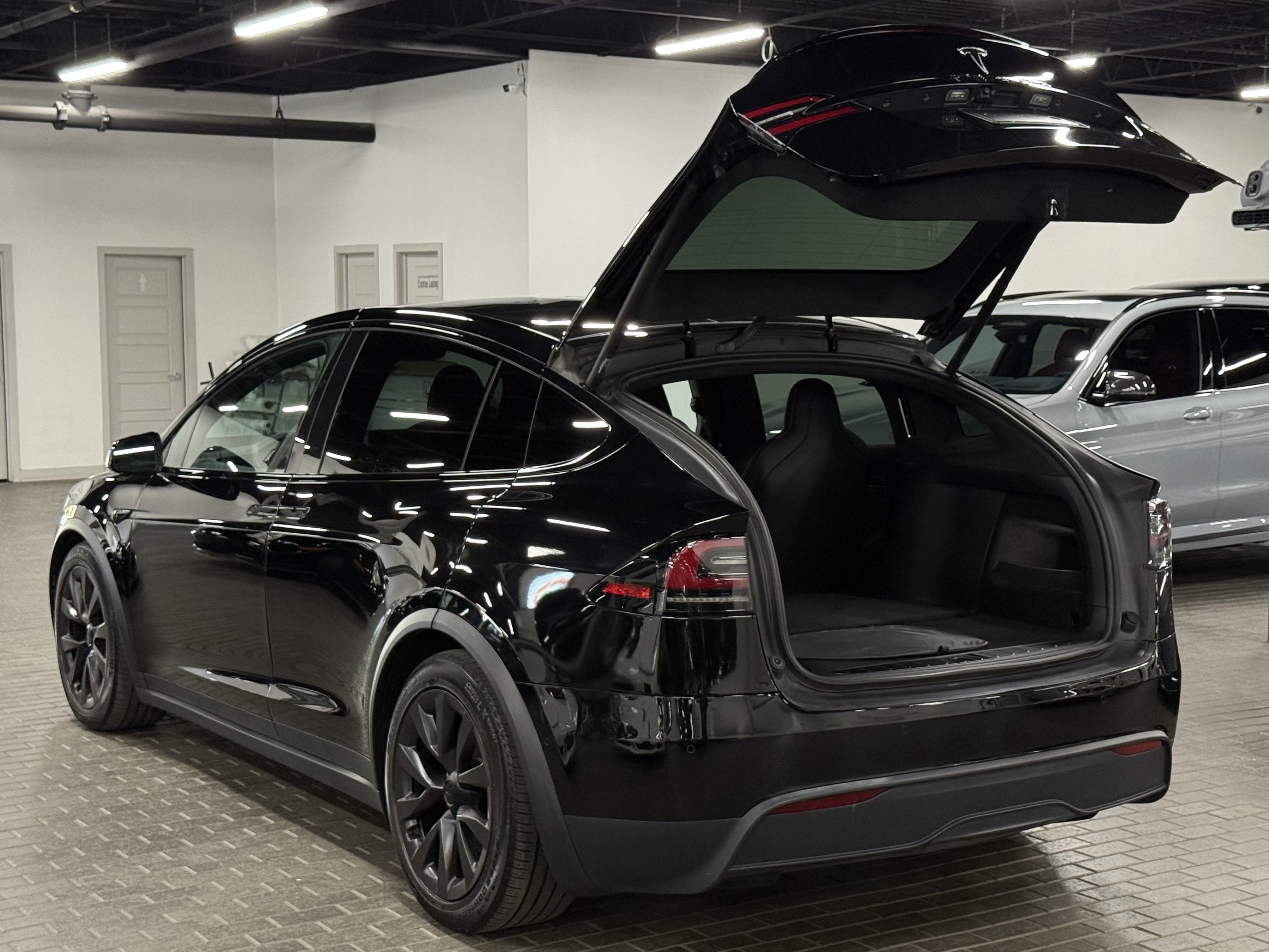 2022 Tesla Model X Plaid AWD, Toronto, Cash