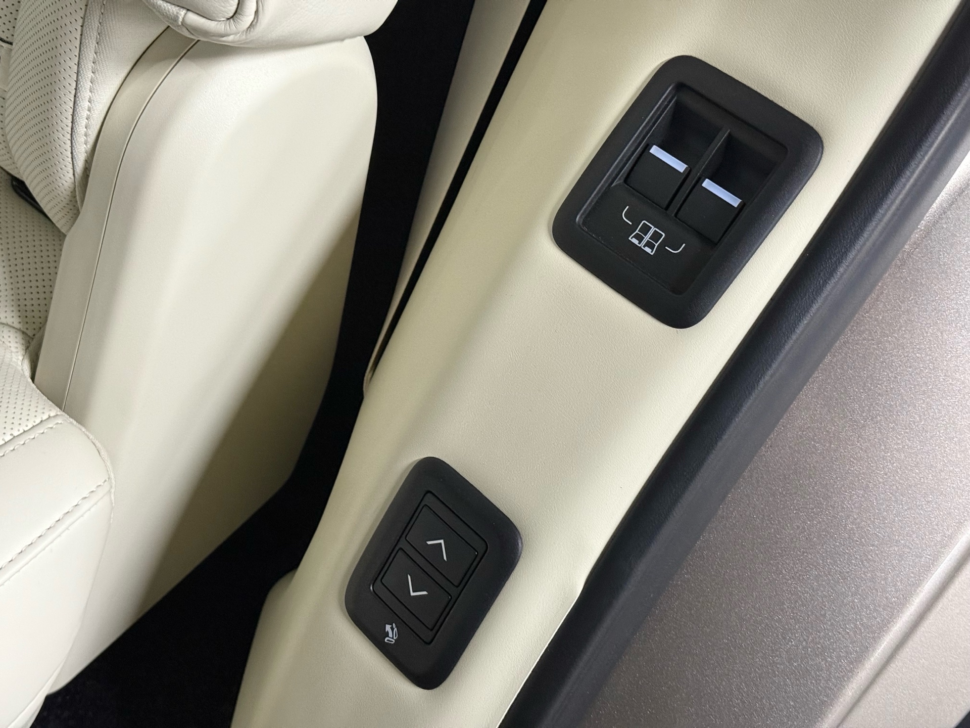 2023 Land Rover Range Rover P530 SE LWB, Toronto, Cash