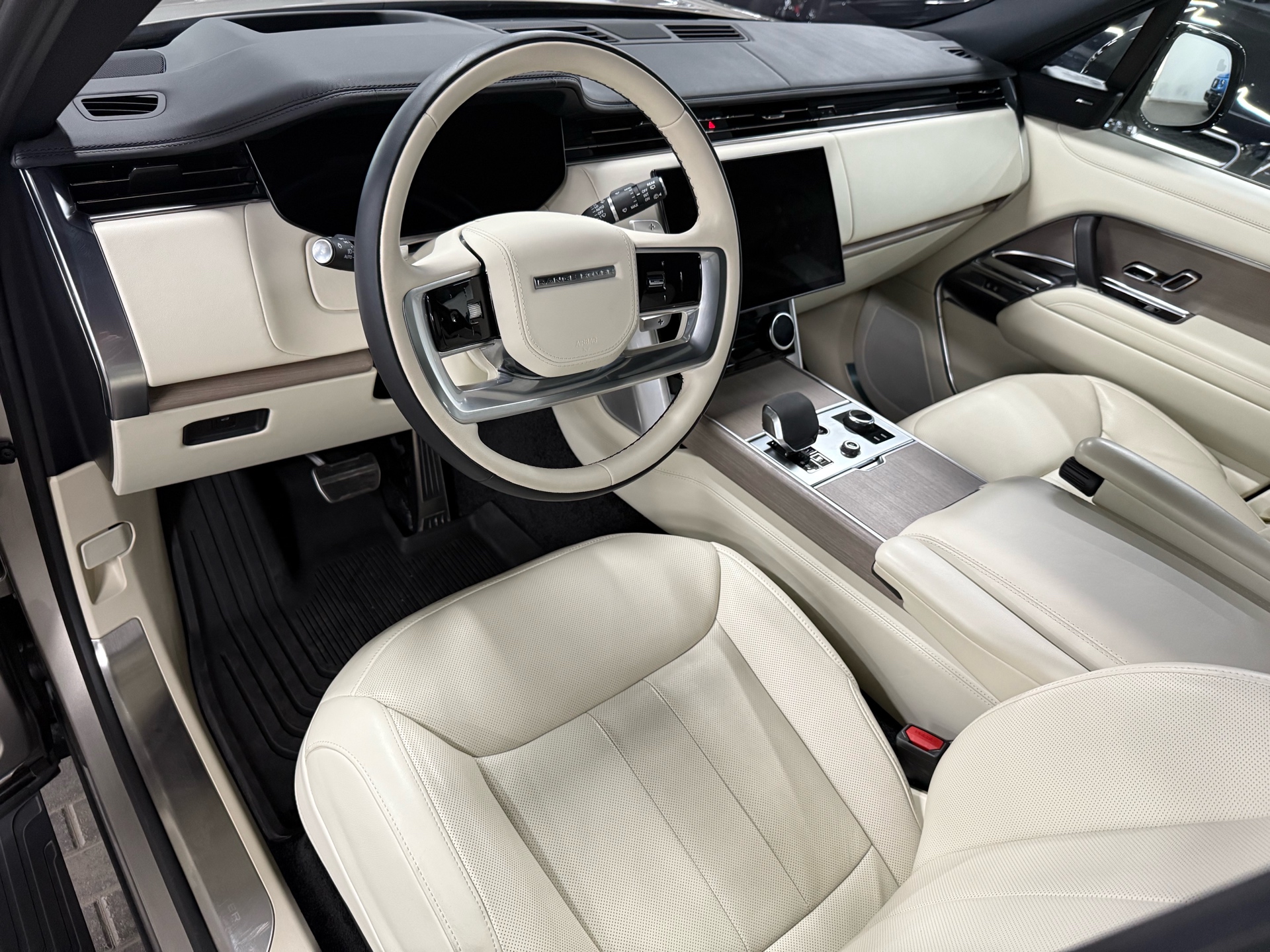 2023 Land Rover Range Rover P530 SE LWB, Toronto, Cash