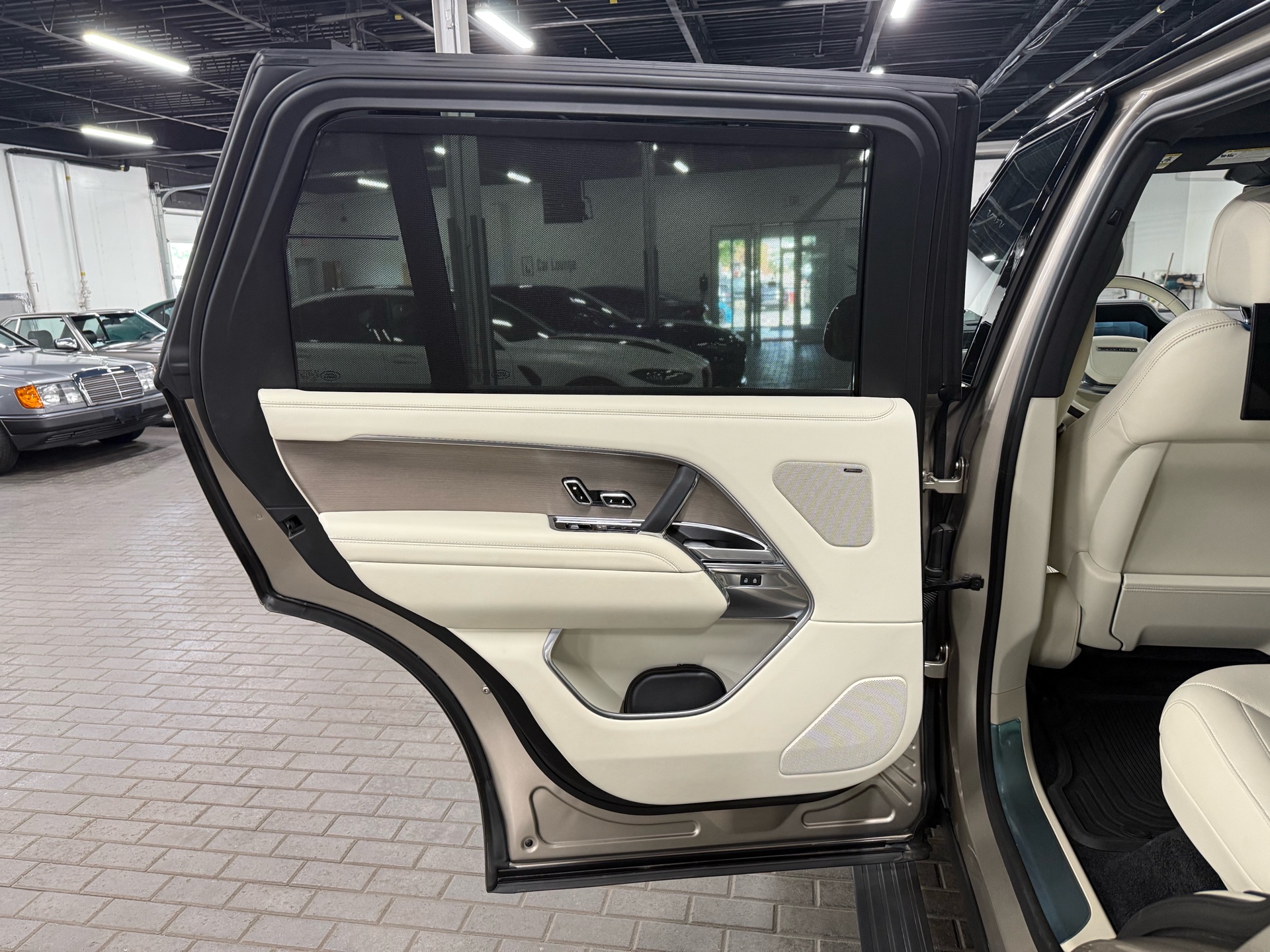 2023 Land Rover Range Rover P530 SE LWB, Toronto, Cash