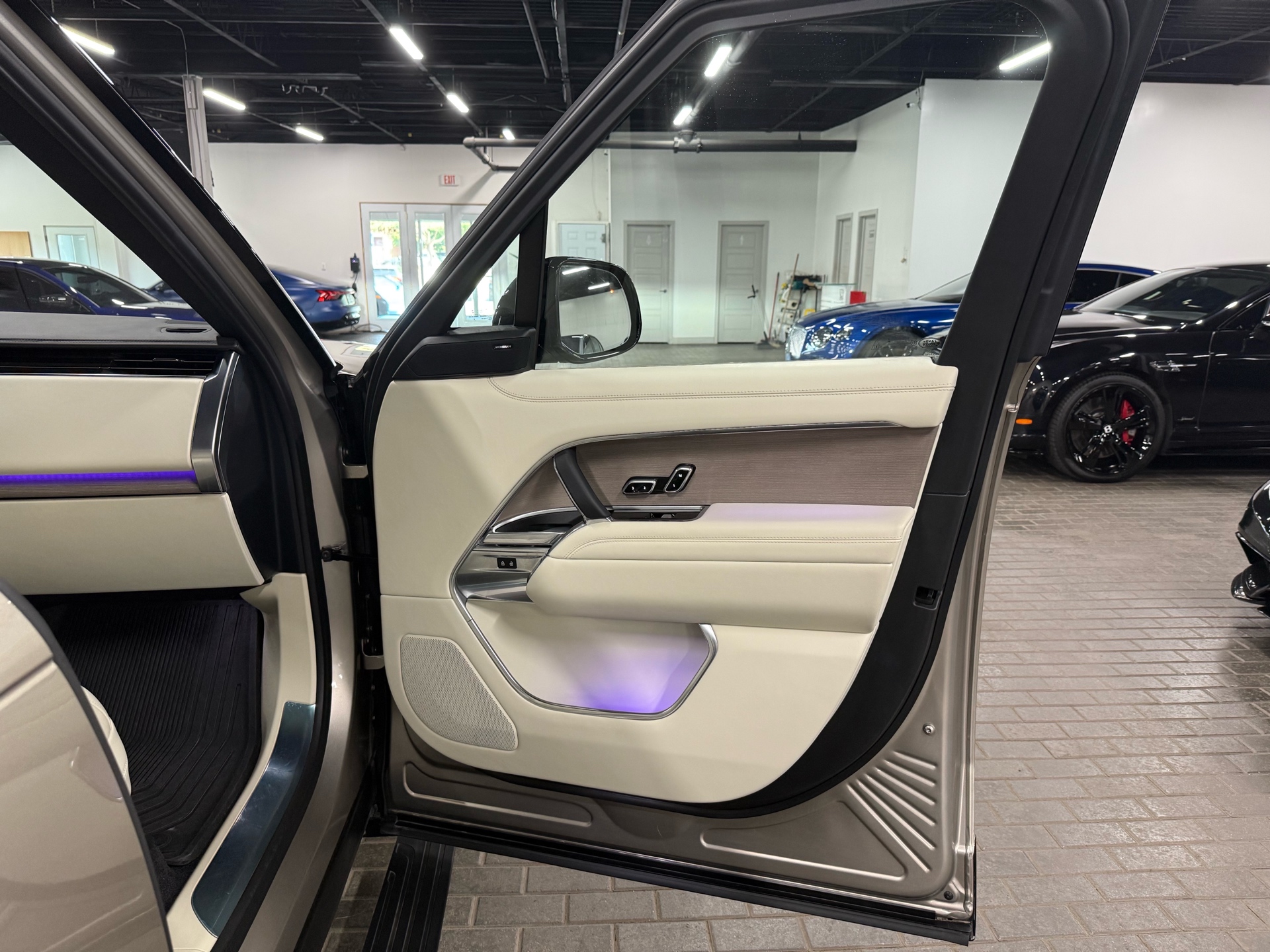 2023 Land Rover Range Rover P530 SE LWB, Toronto, Cash