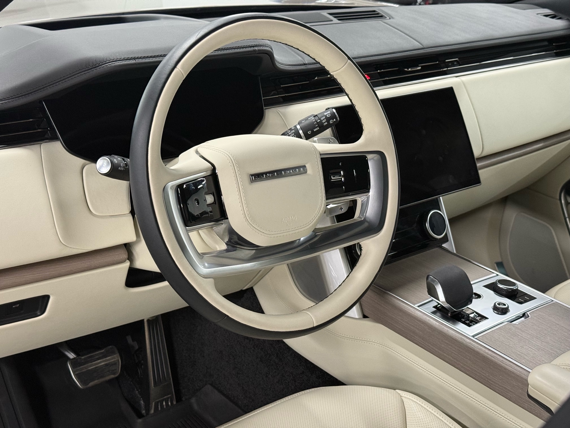 2023 Land Rover Range Rover P530 SE LWB, Toronto, Cash