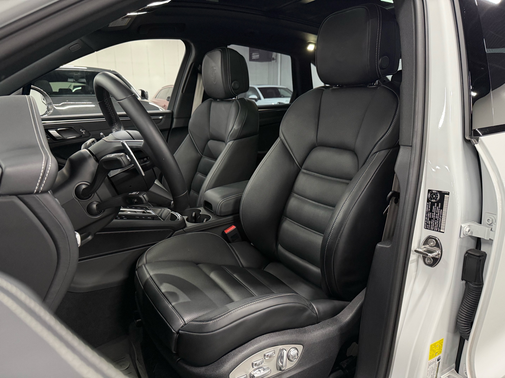 2023 Porsche Macan T, Toronto, Cash