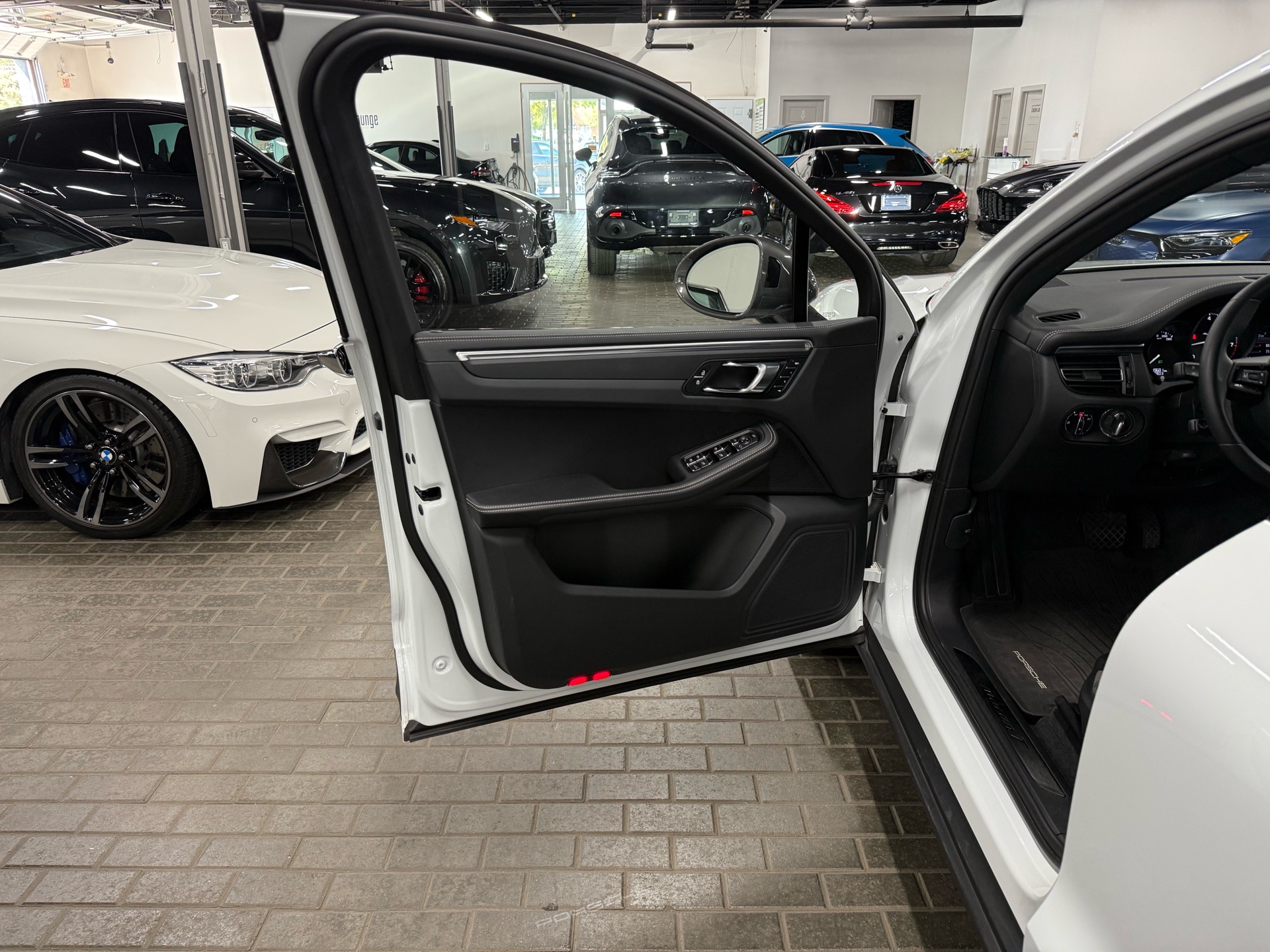 2023 Porsche Macan T, Toronto, Cash