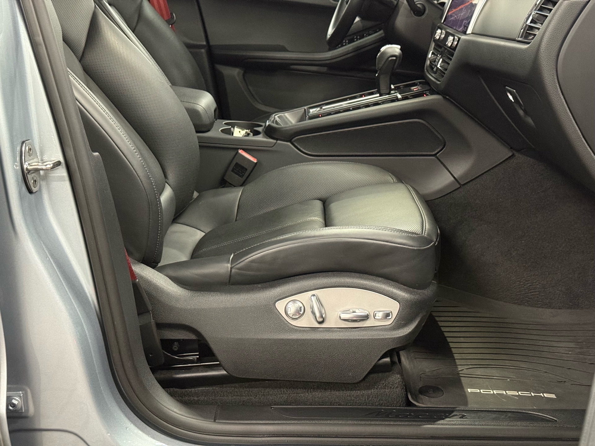 2023 Porsche Macan AWD, Toronto, Cash