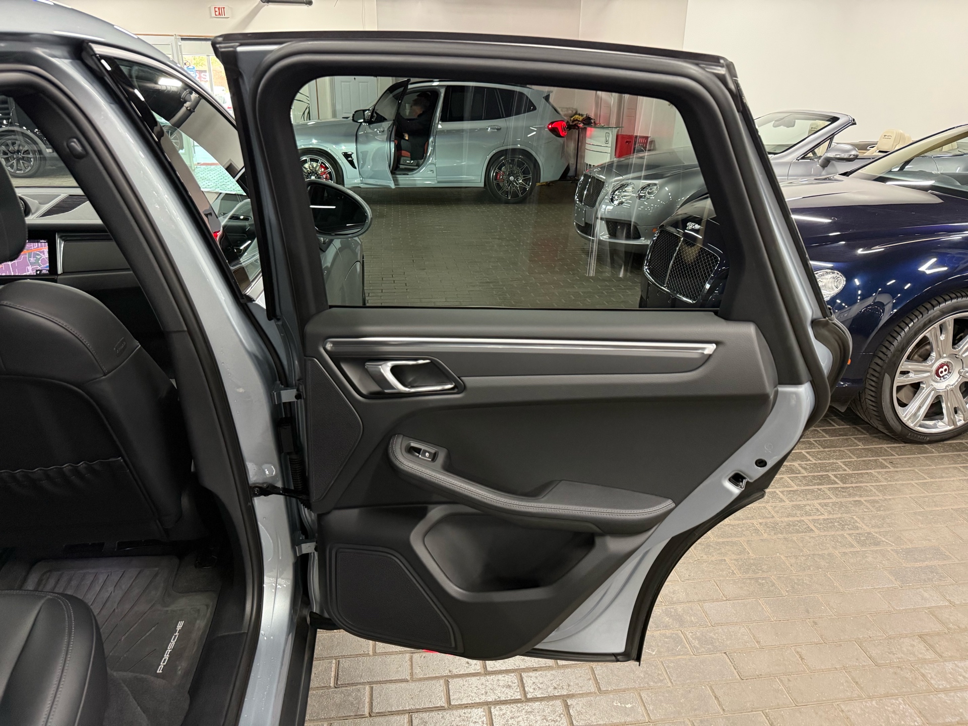 2023 Porsche Macan AWD, Toronto, Cash