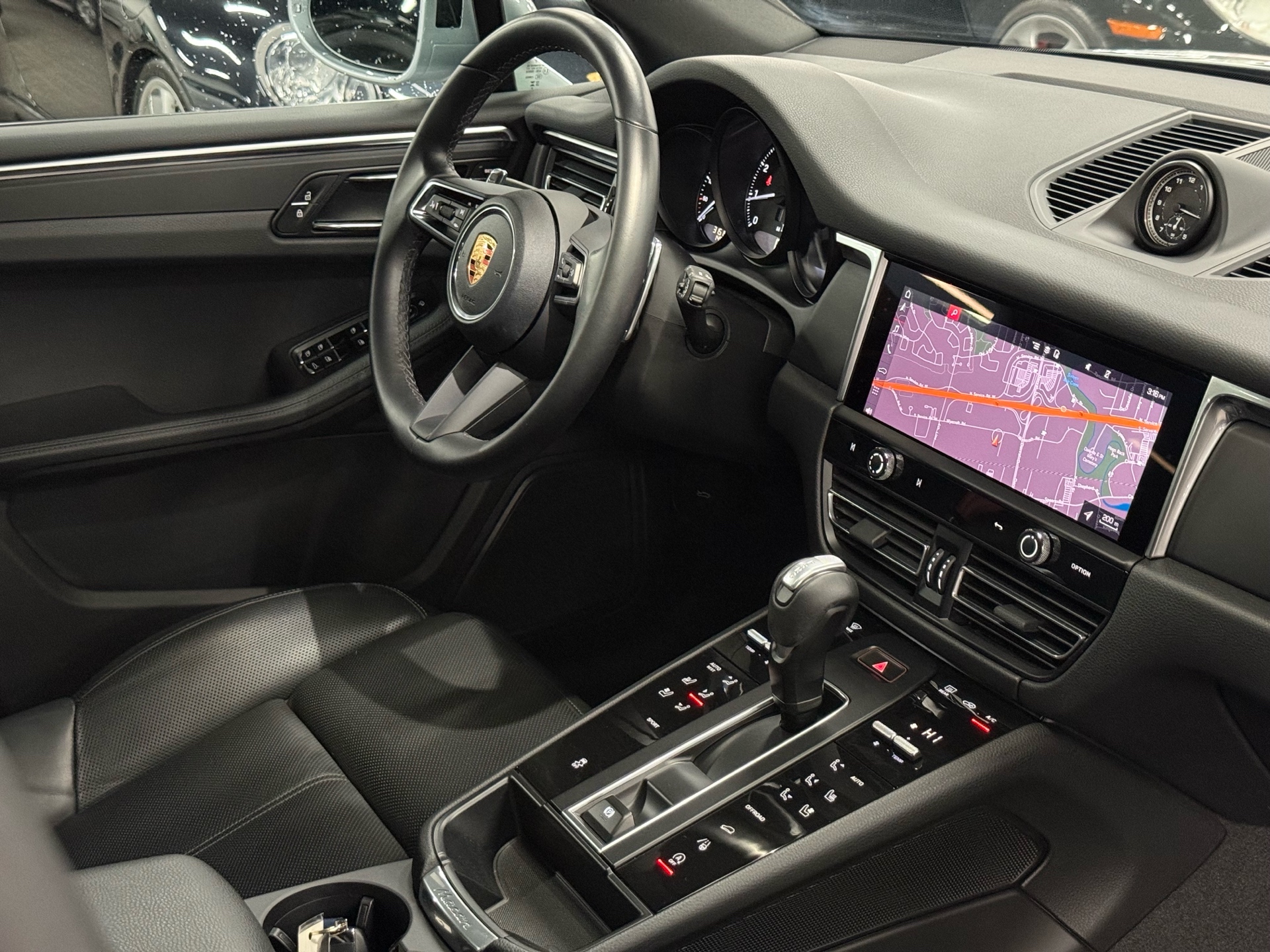 2023 Porsche Macan AWD, Toronto, Cash