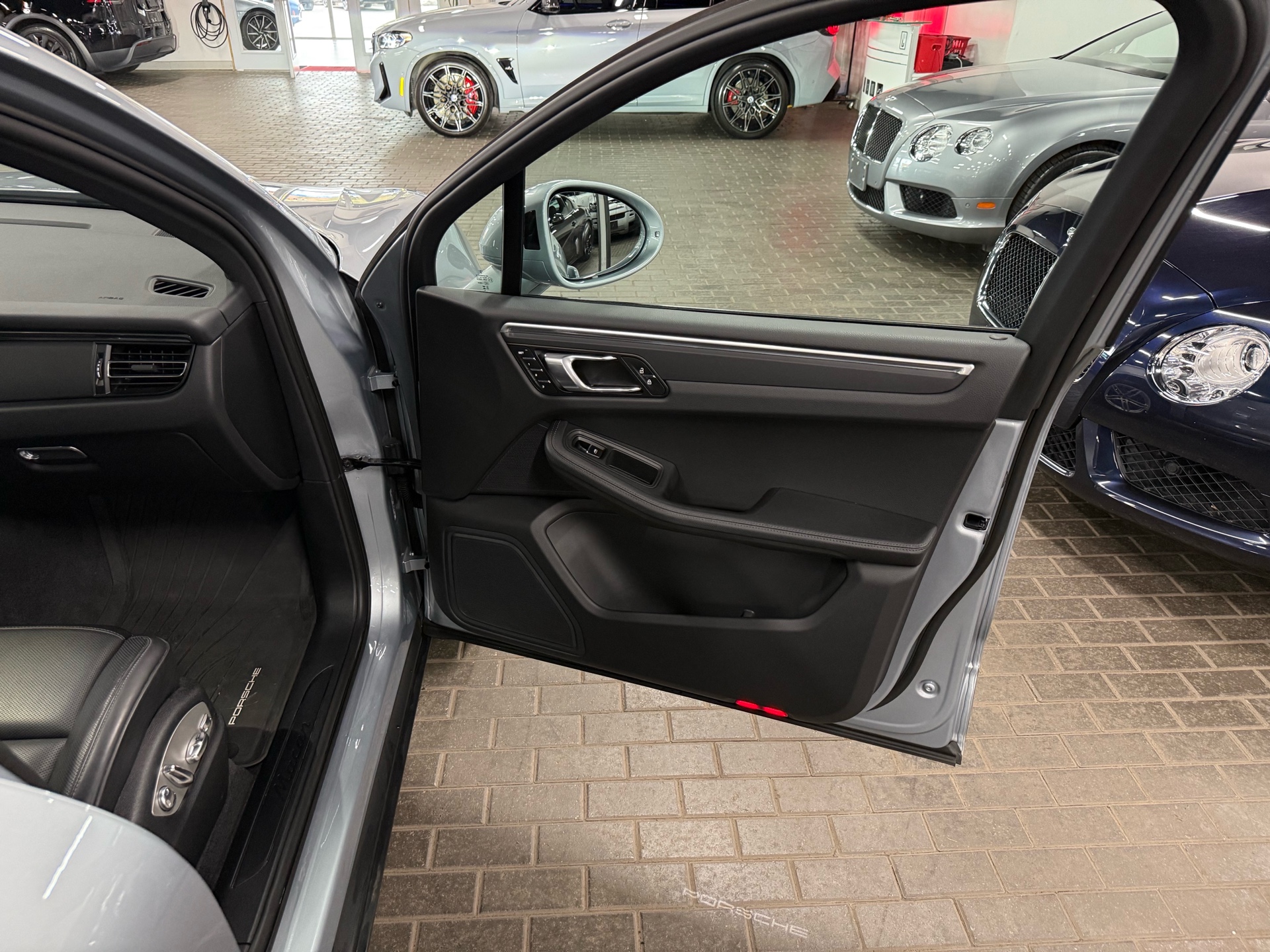 2023 Porsche Macan AWD, Toronto, Cash