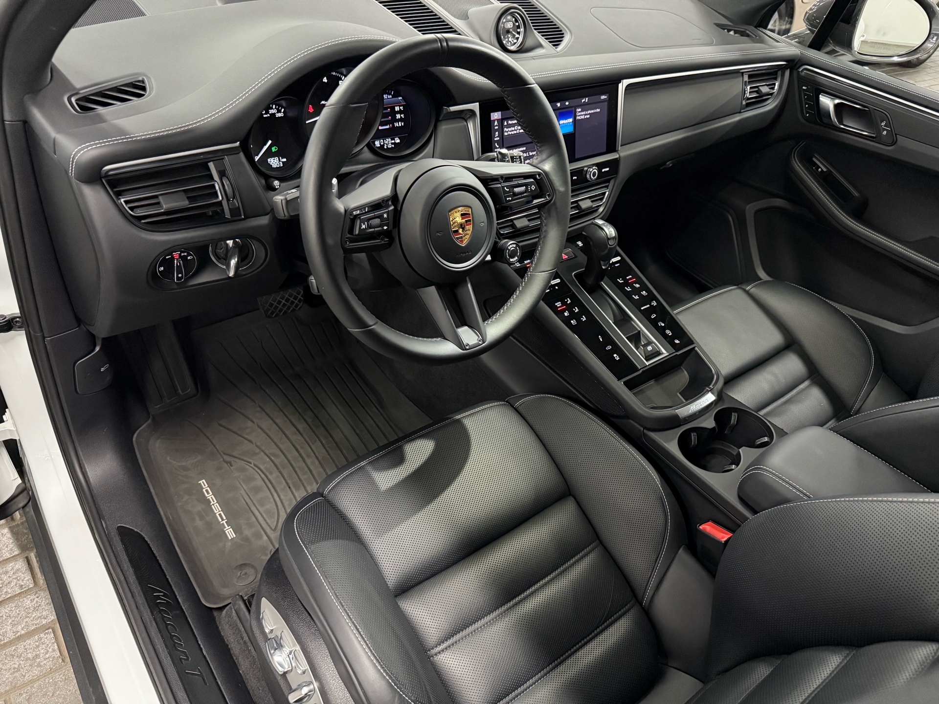 2023 Porsche Macan T, Toronto, Cash