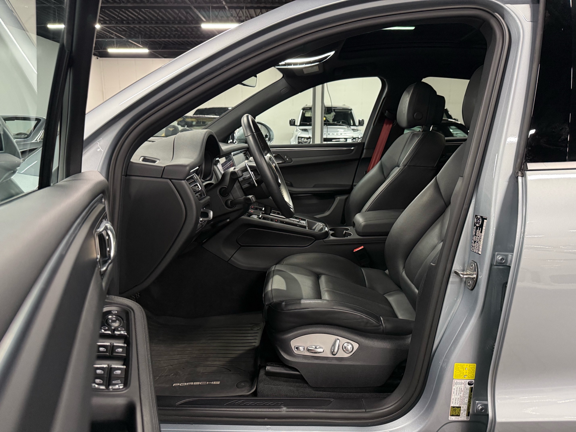 2023 Porsche Macan AWD, Toronto, Cash