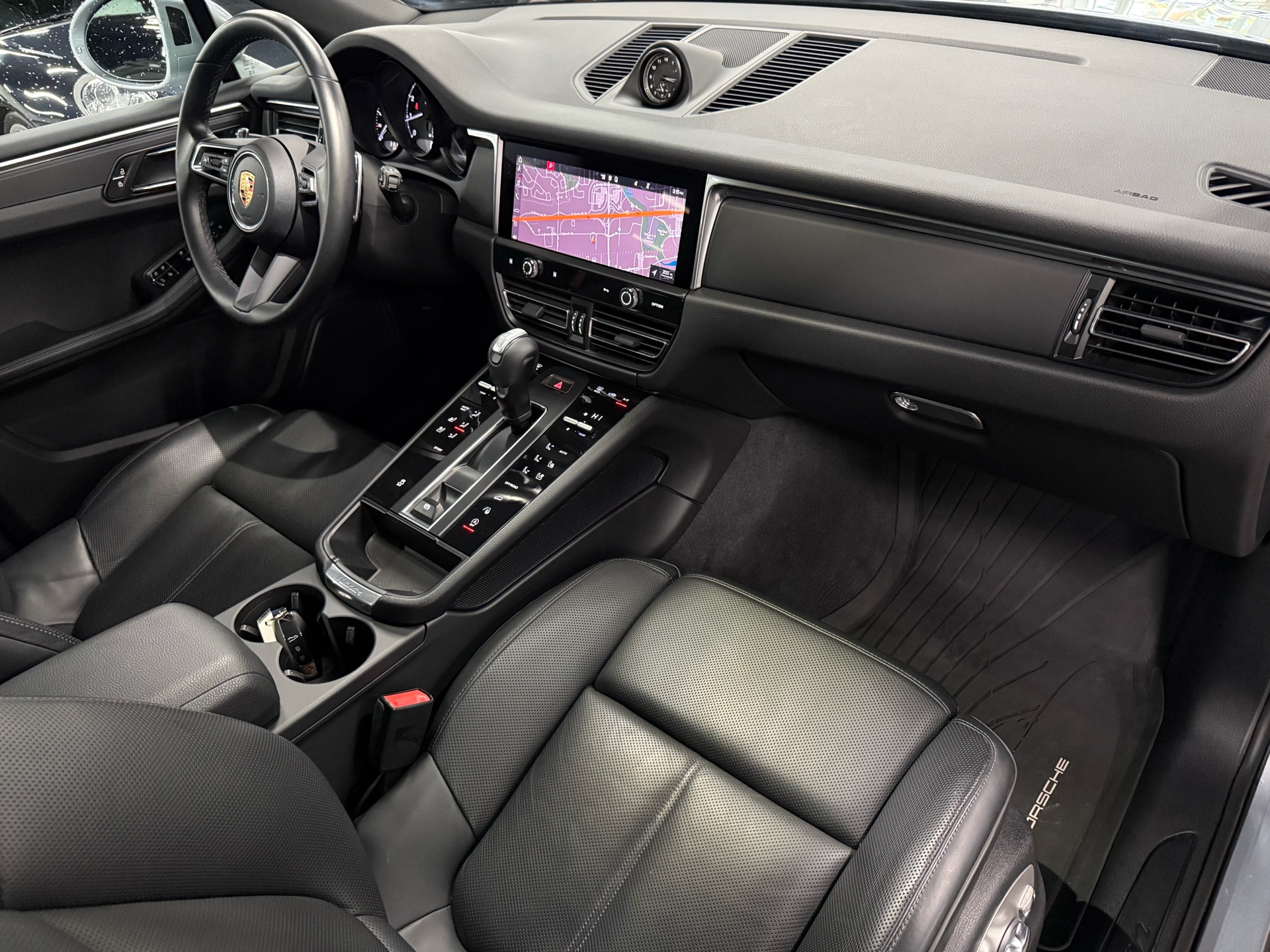 2023 Porsche Macan AWD, Toronto, Cash