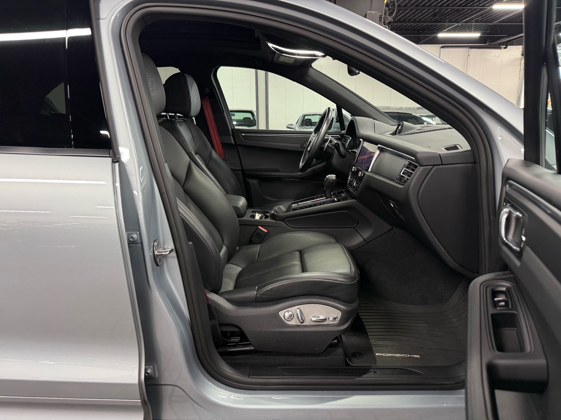 2023 Porsche Macan AWD, Toronto, Cash