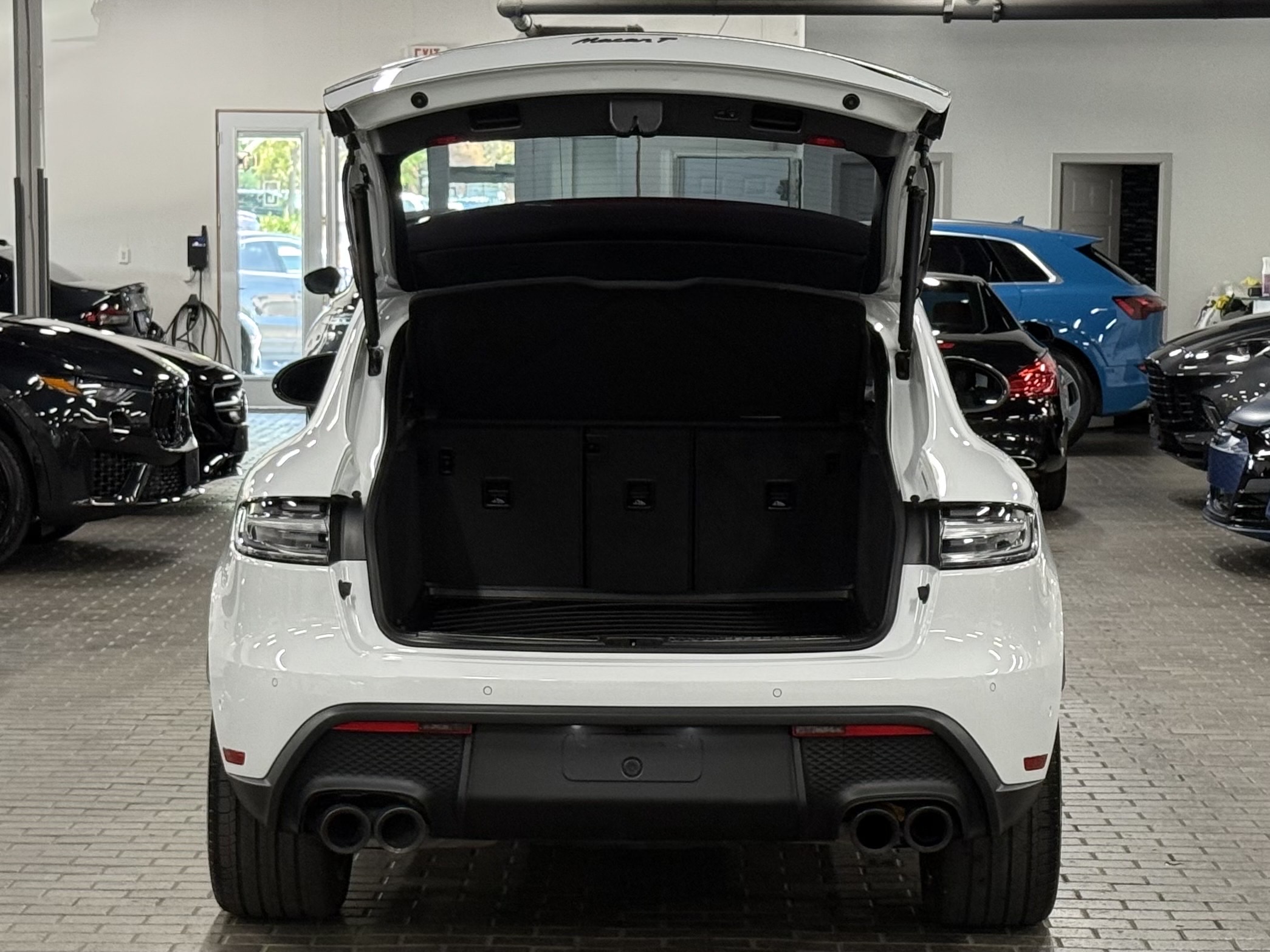 2023 Porsche Macan T, Toronto, Cash