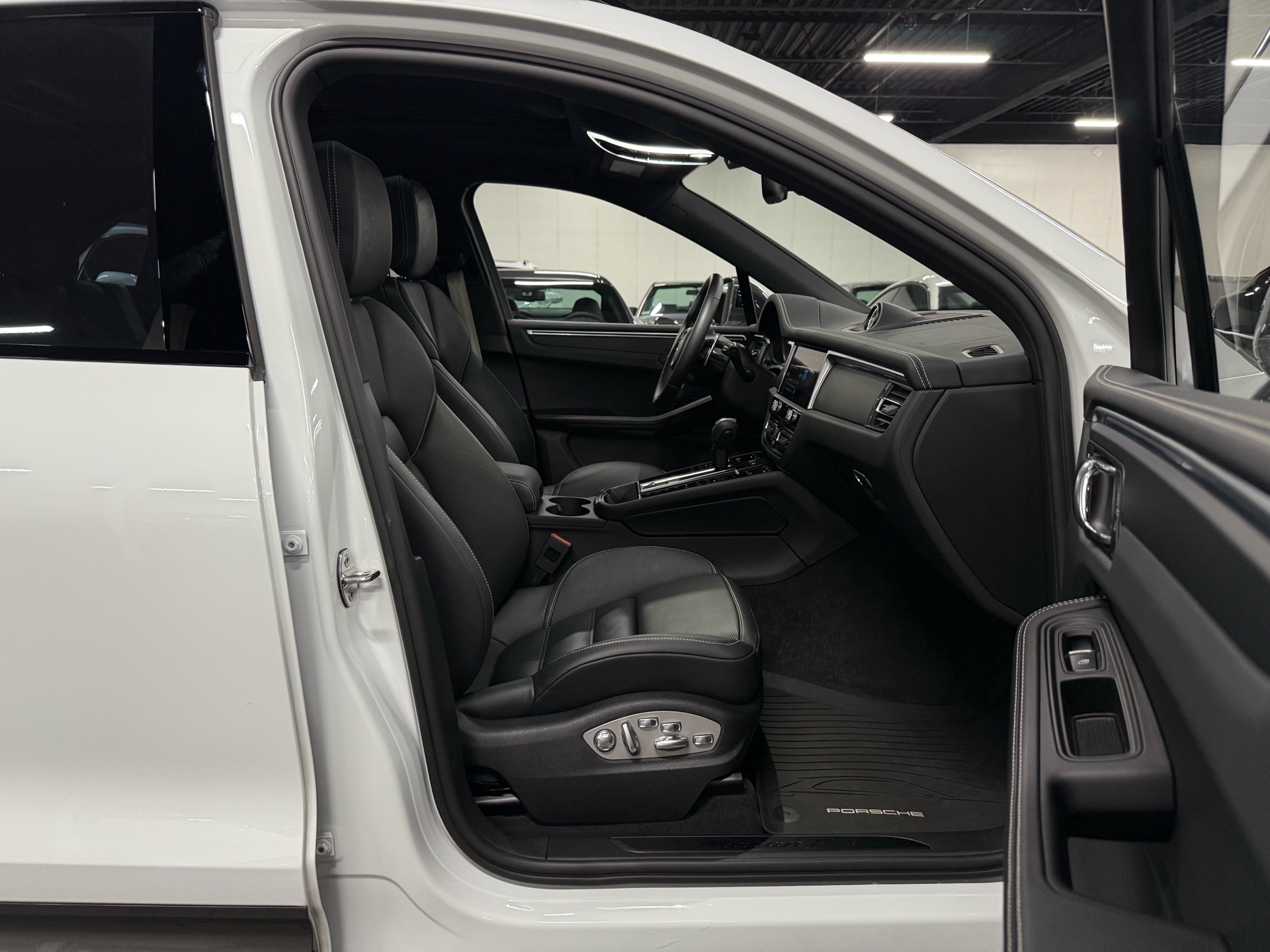 2023 Porsche Macan T, Toronto, Cash
