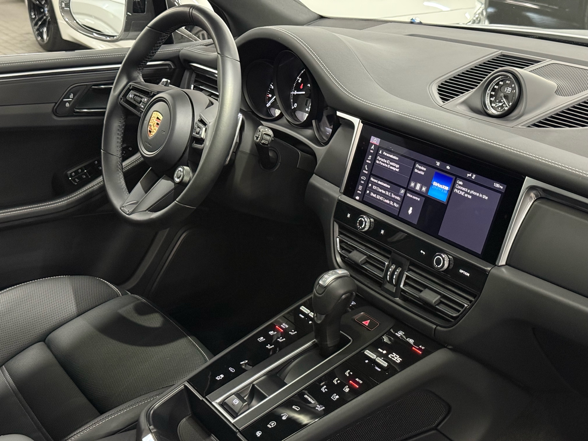2023 Porsche Macan T, Toronto, Cash