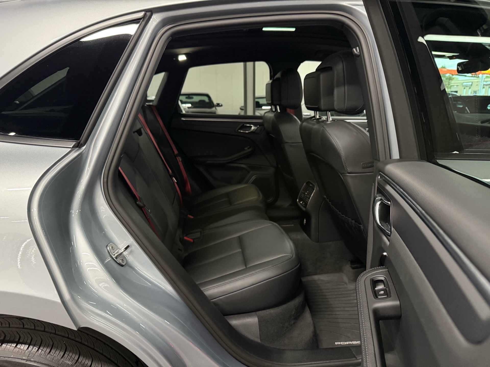 2023 Porsche Macan AWD, Toronto, Cash