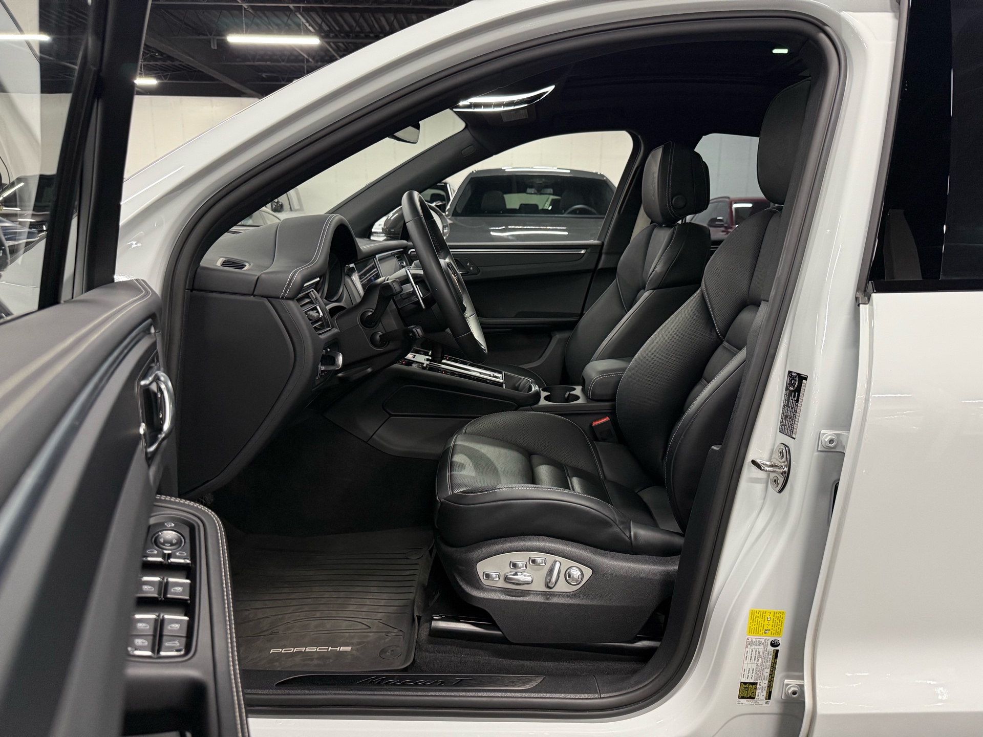 2023 Porsche Macan T, Toronto, Cash