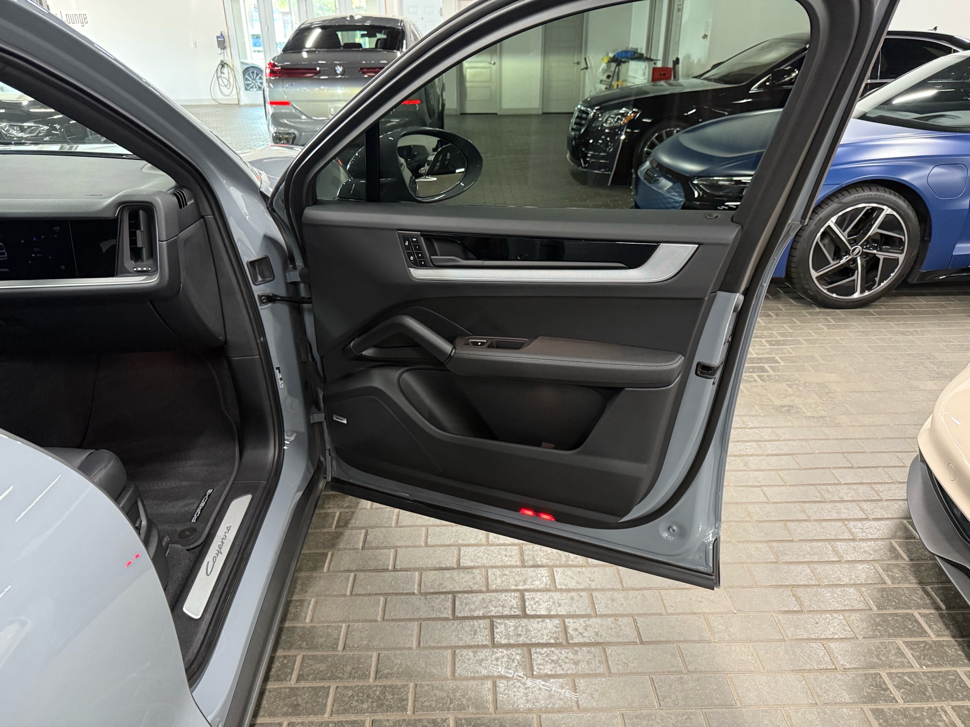 2024 Porsche Cayenne Coupe AWD, Toronto, Cash
