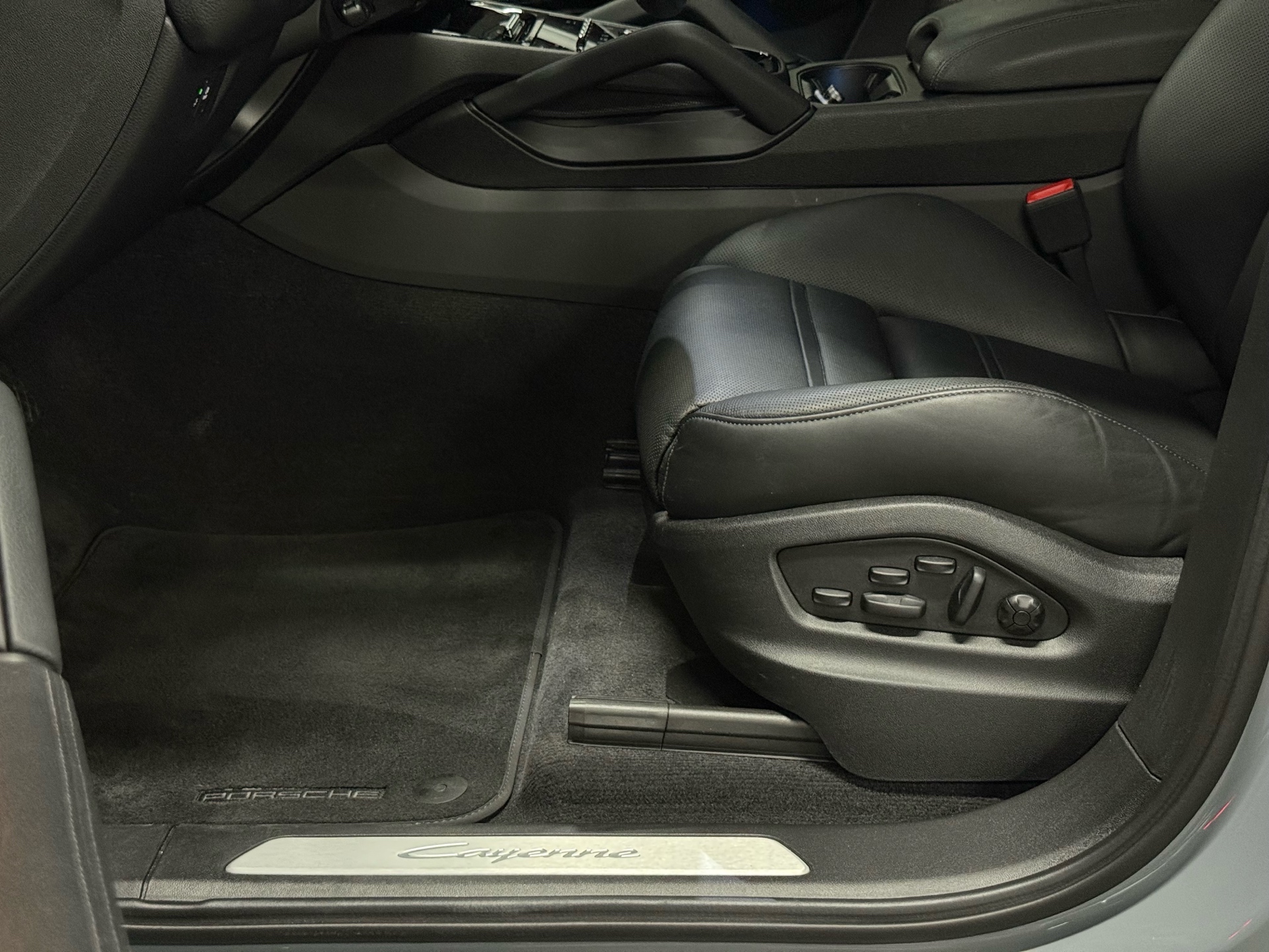 2024 Porsche Cayenne Coupe AWD, Toronto, Cash