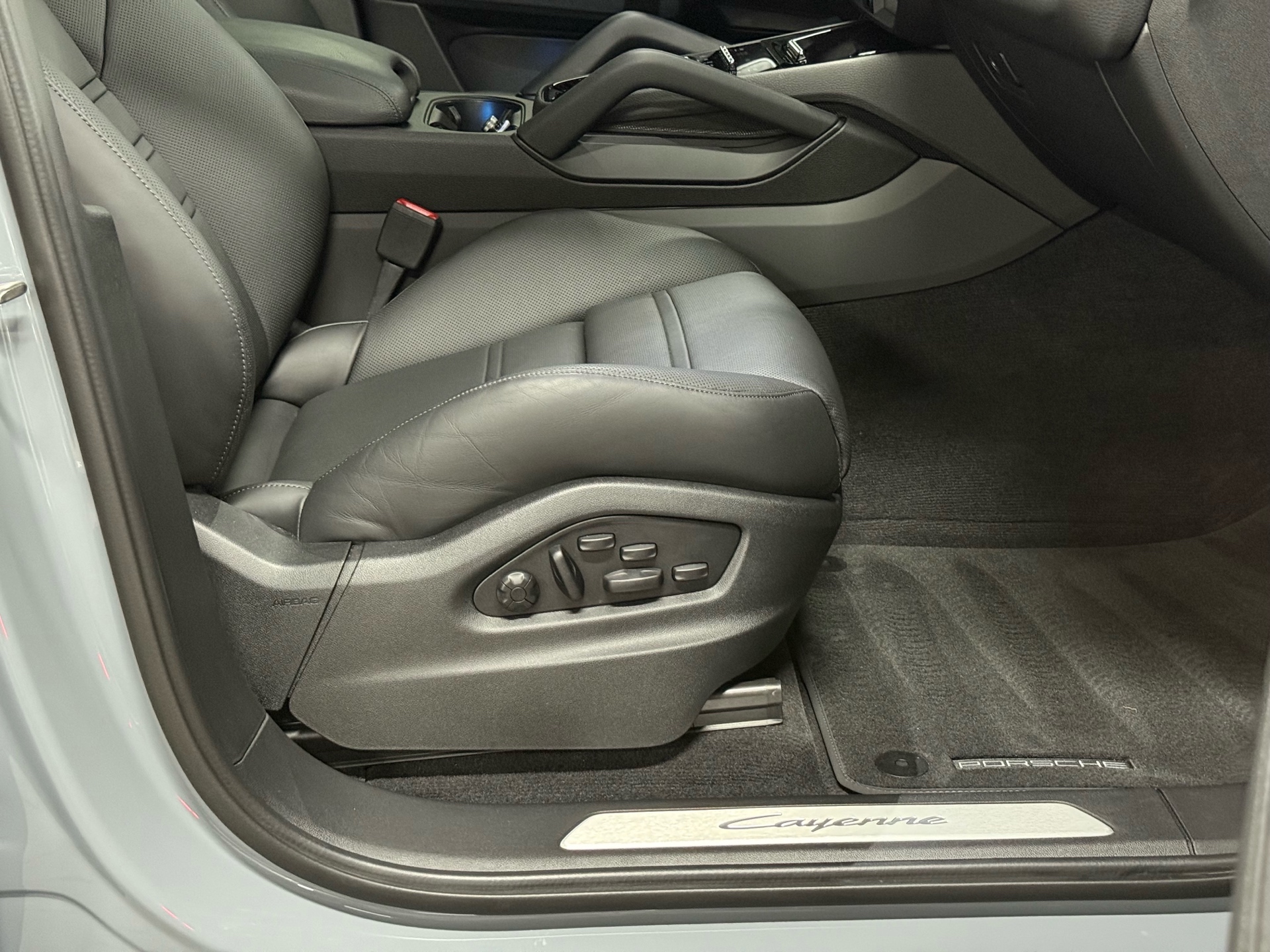 2024 Porsche Cayenne Coupe AWD, Toronto, Cash