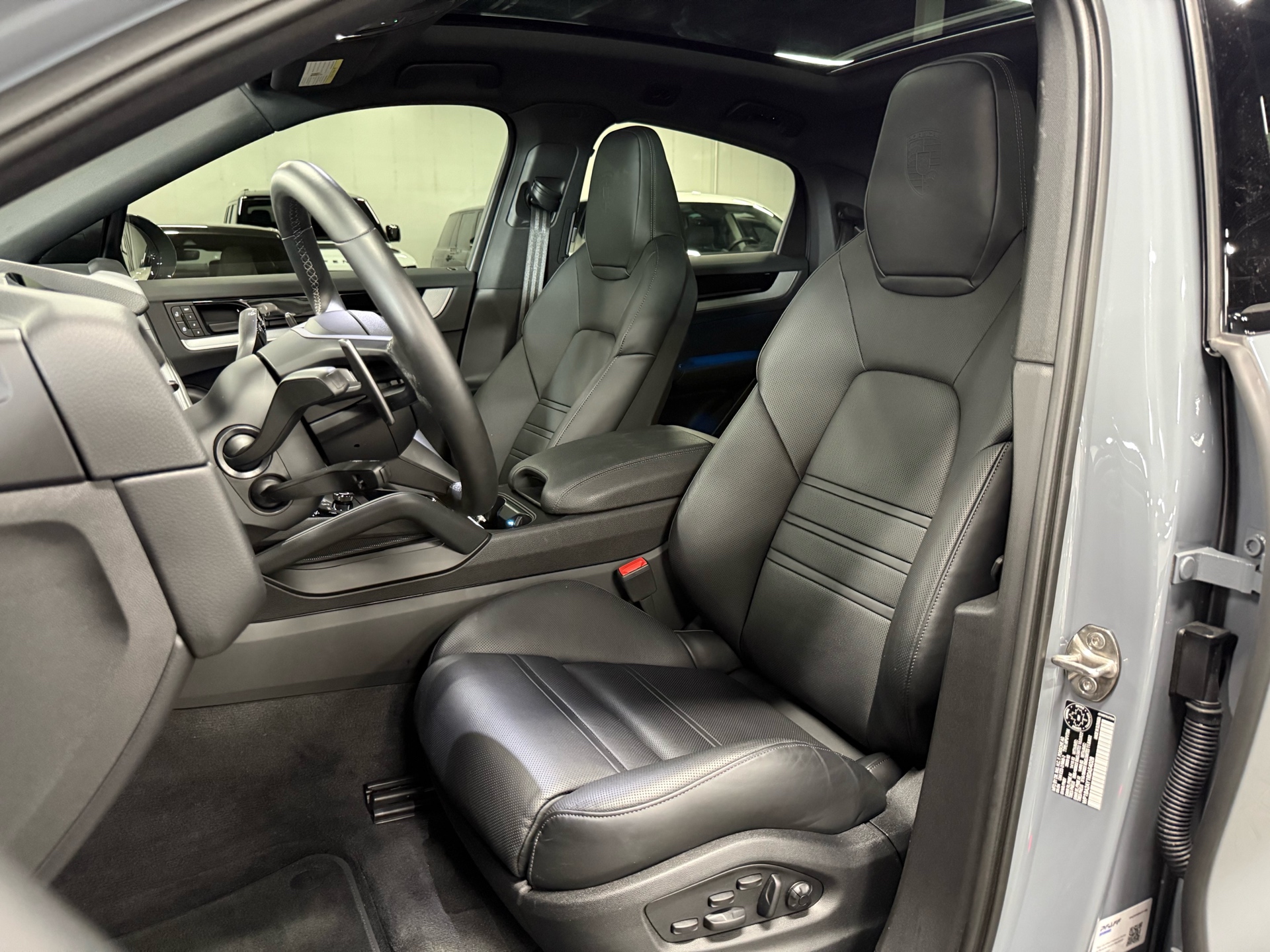 2024 Porsche Cayenne Coupe AWD, Toronto, Cash