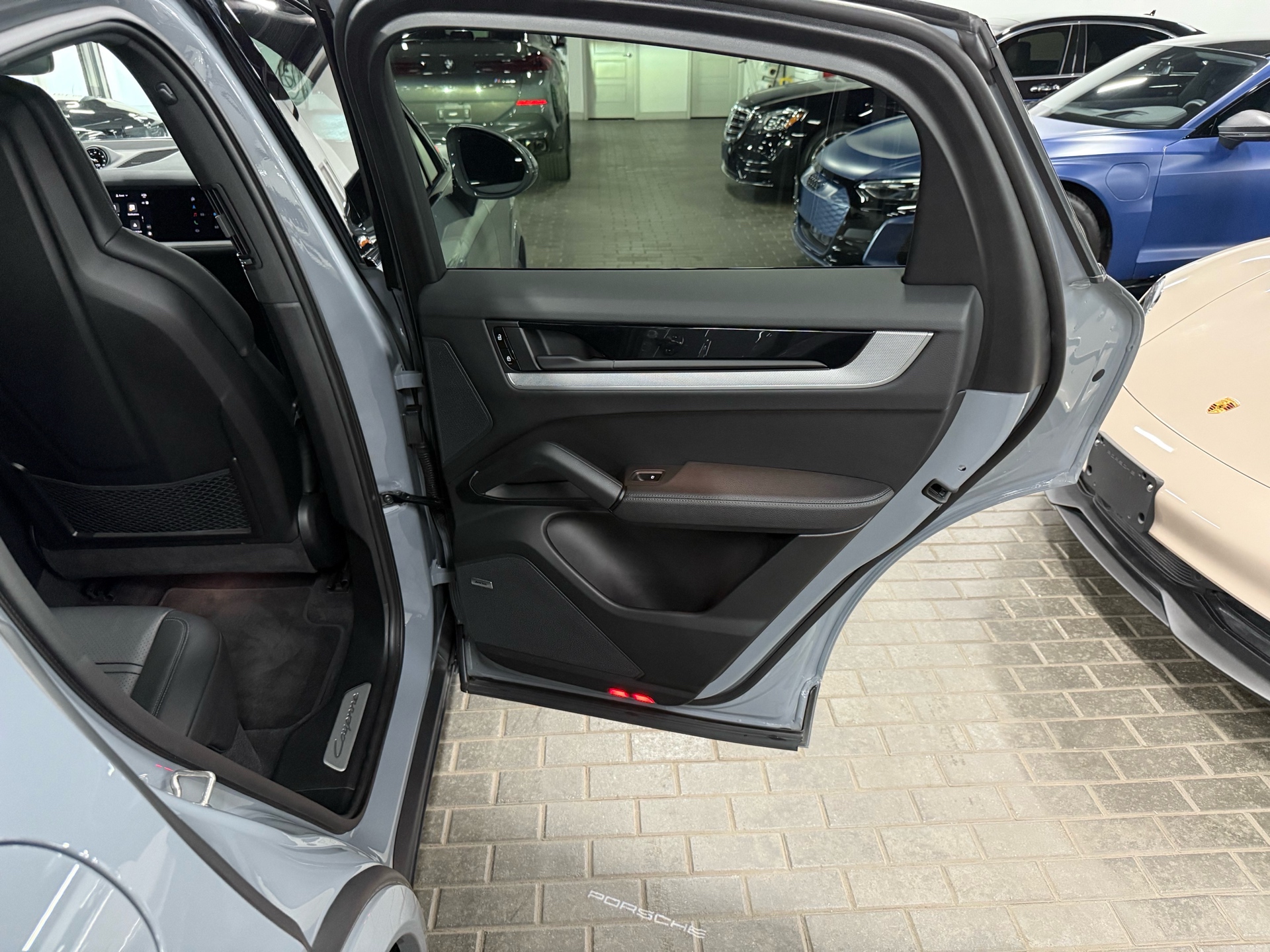 2024 Porsche Cayenne Coupe AWD, Toronto, Cash