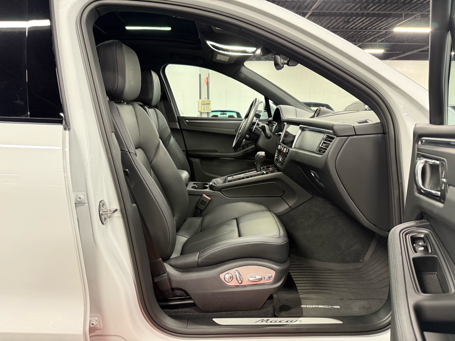 2024 Porsche Macan AWD, Toronto, Cash