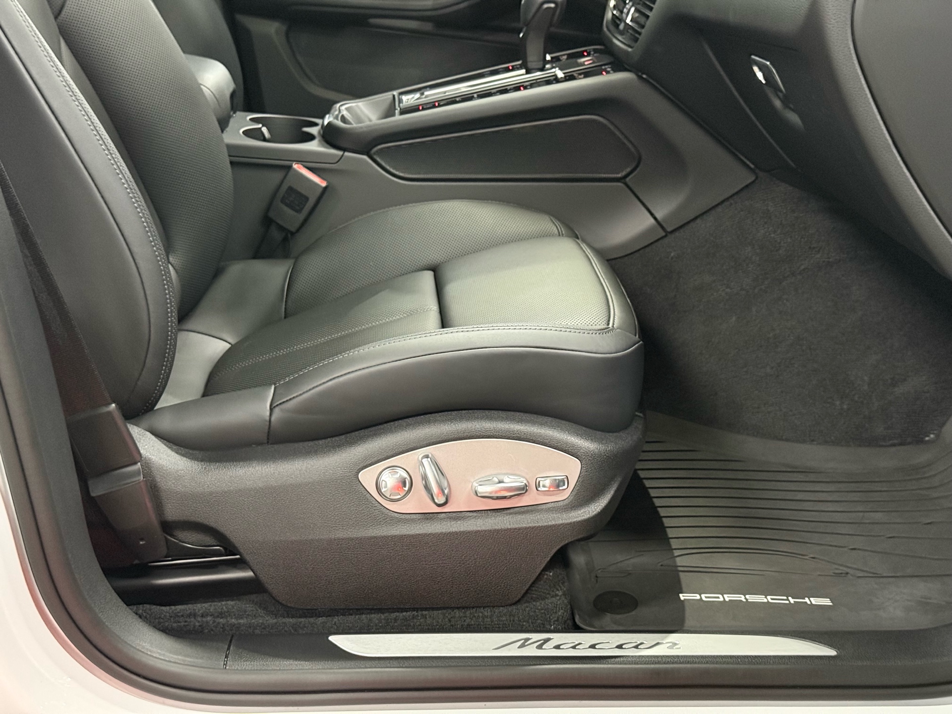 2024 Porsche Macan AWD, Toronto, Cash