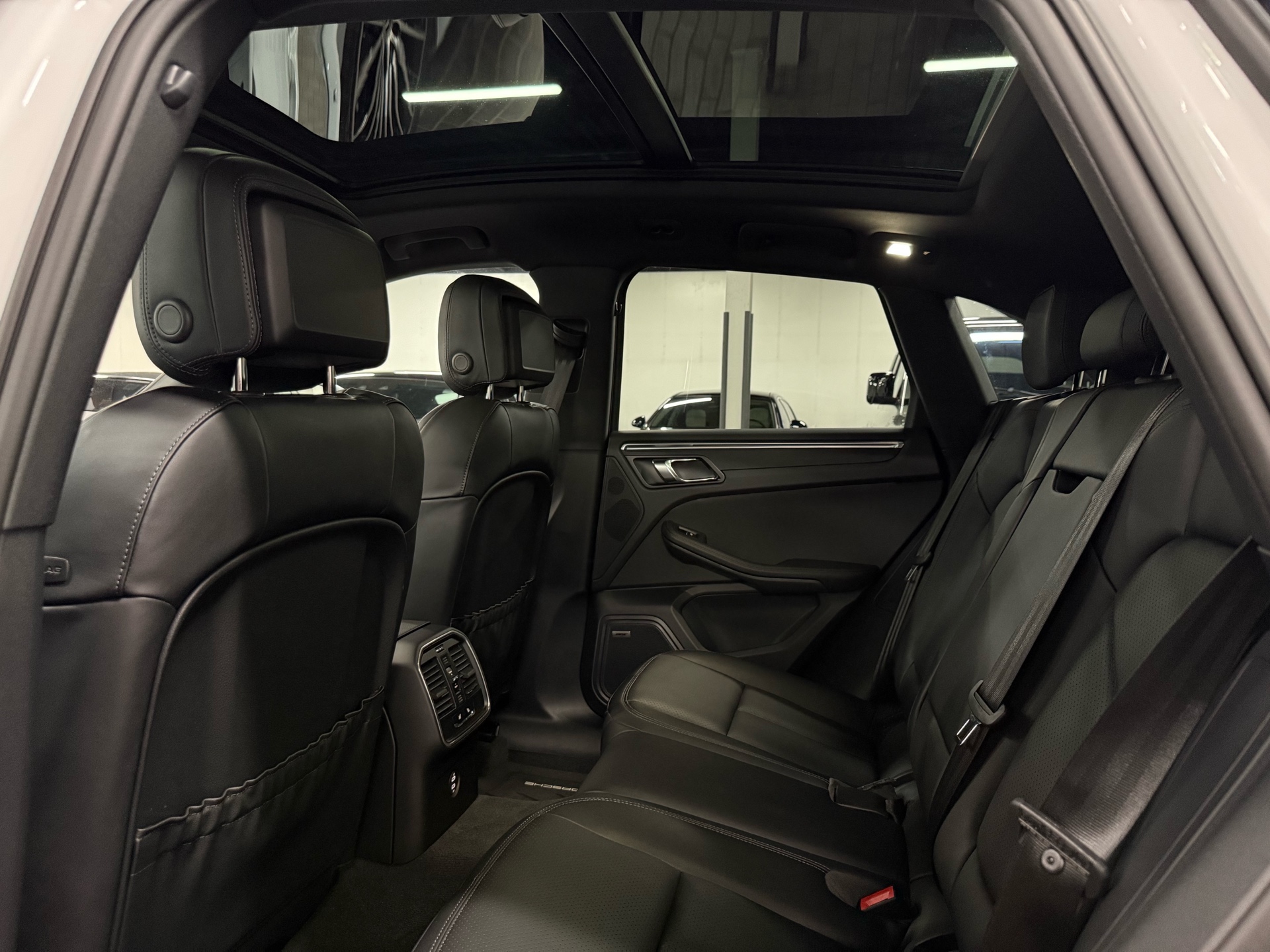 2024 Porsche Macan AWD, Toronto, Cash