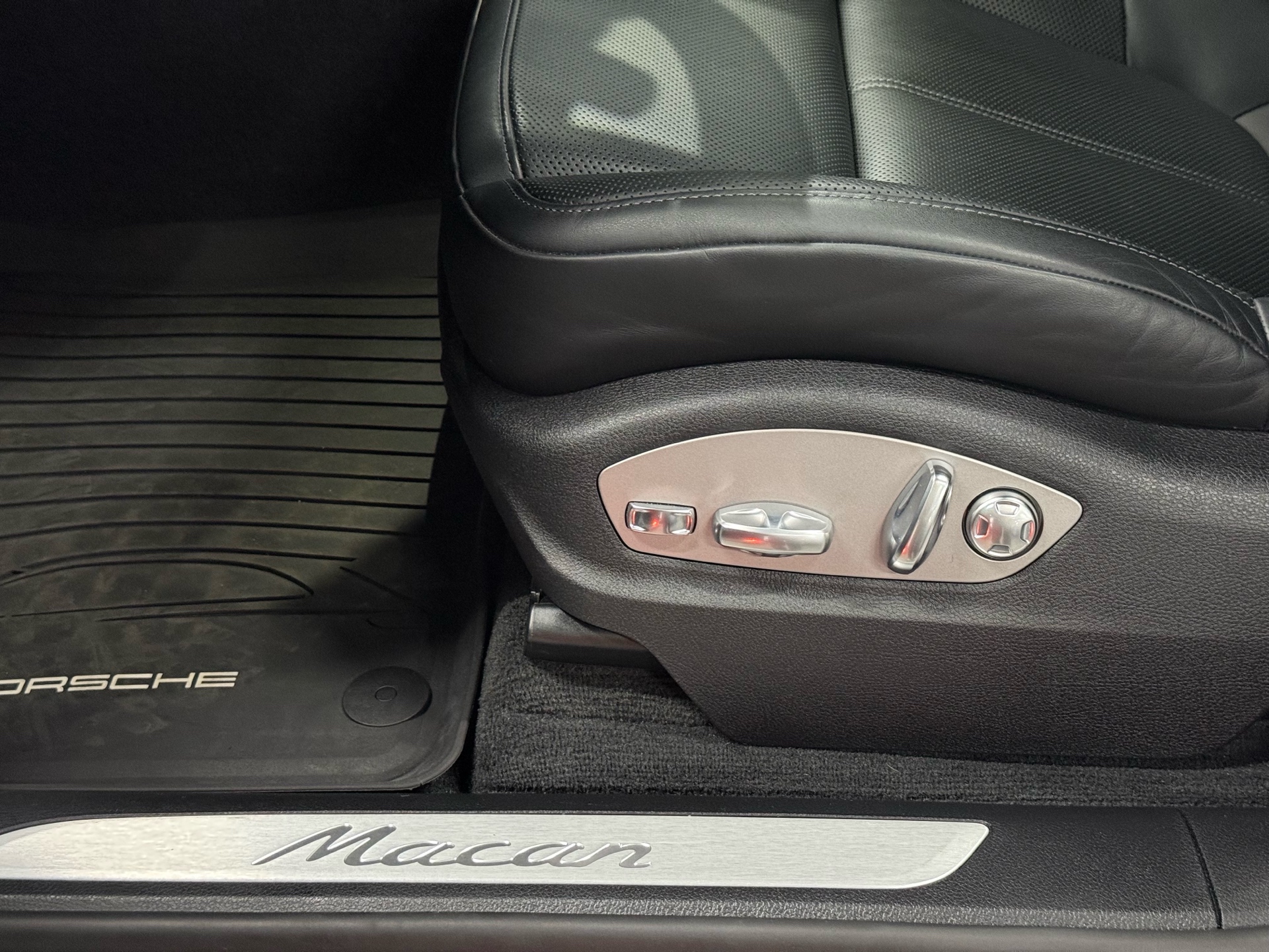 2024 Porsche Macan AWD, Toronto, Cash
