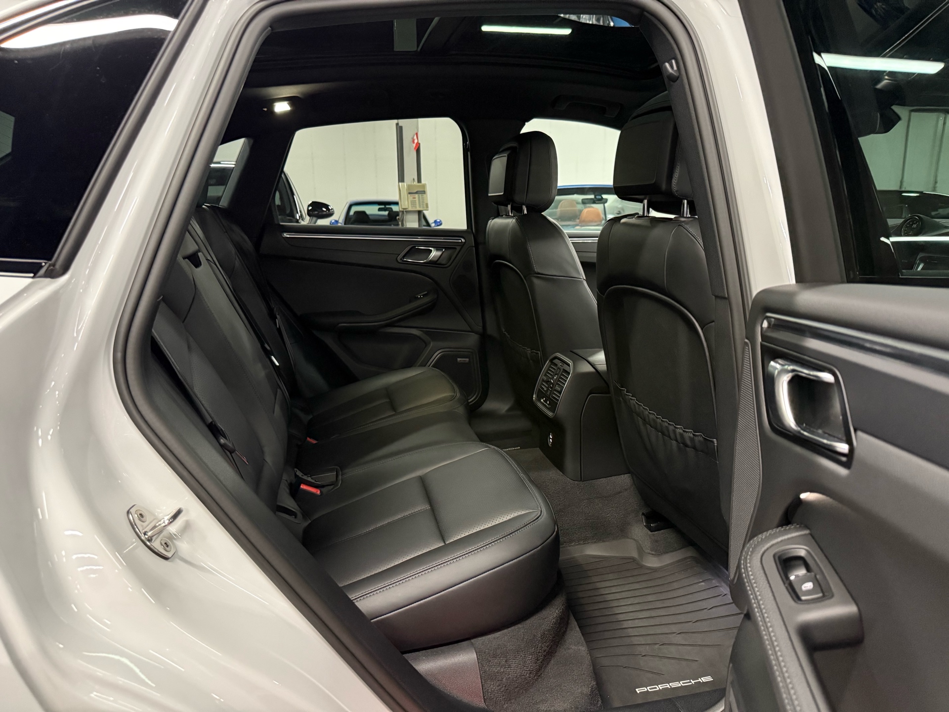 2024 Porsche Macan AWD, Toronto, Cash