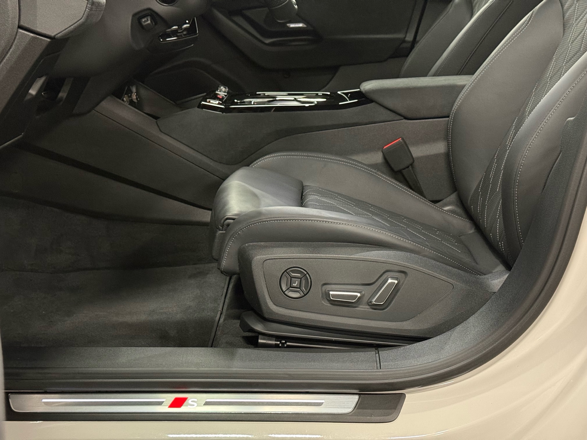 2025 AUDI S6 E-TRON QUATTRO TECHNIK, 多伦多, 全款车