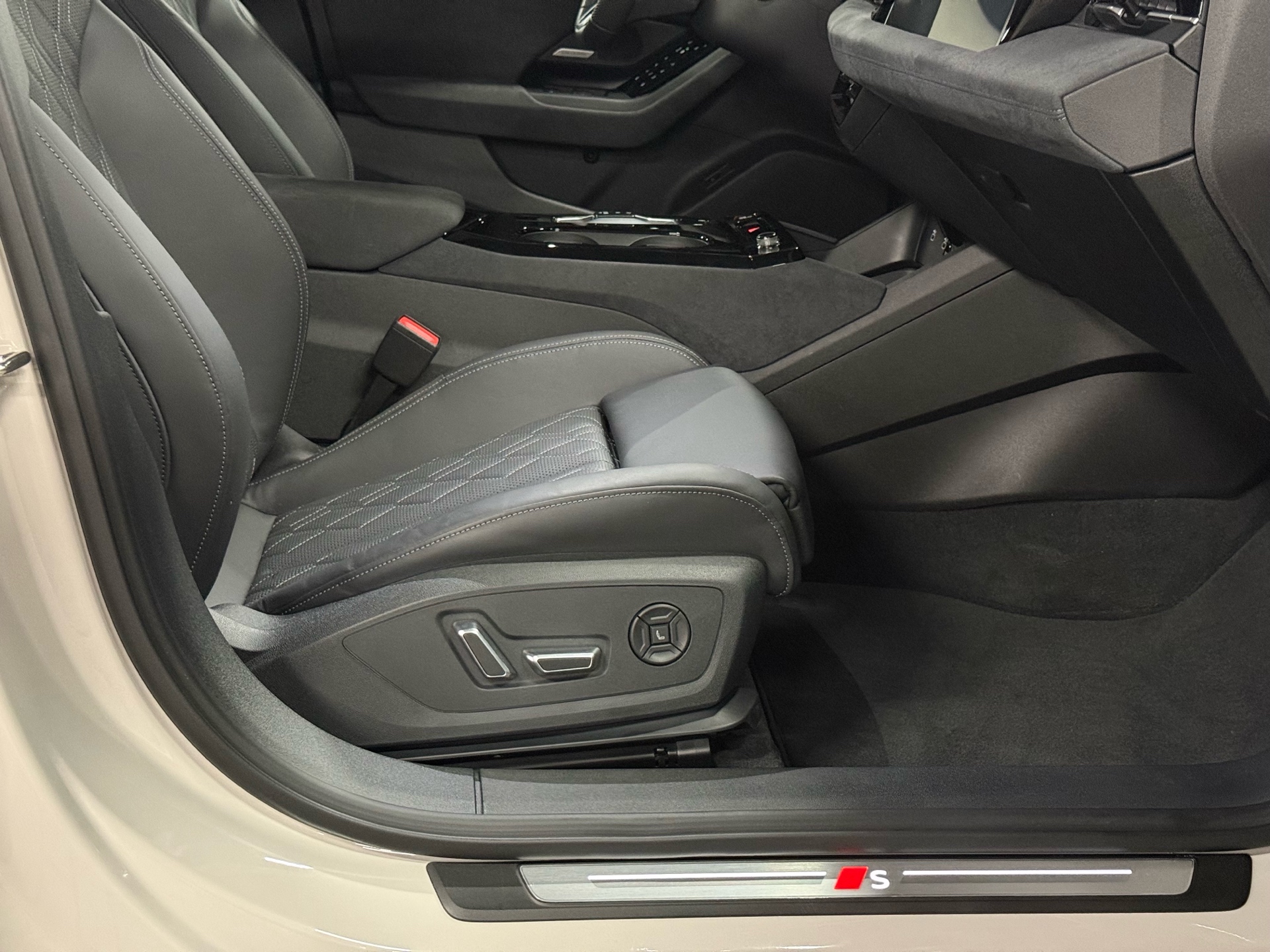 2025 AUDI S6 E-TRON QUATTRO TECHNIK, 多伦多, 全款车