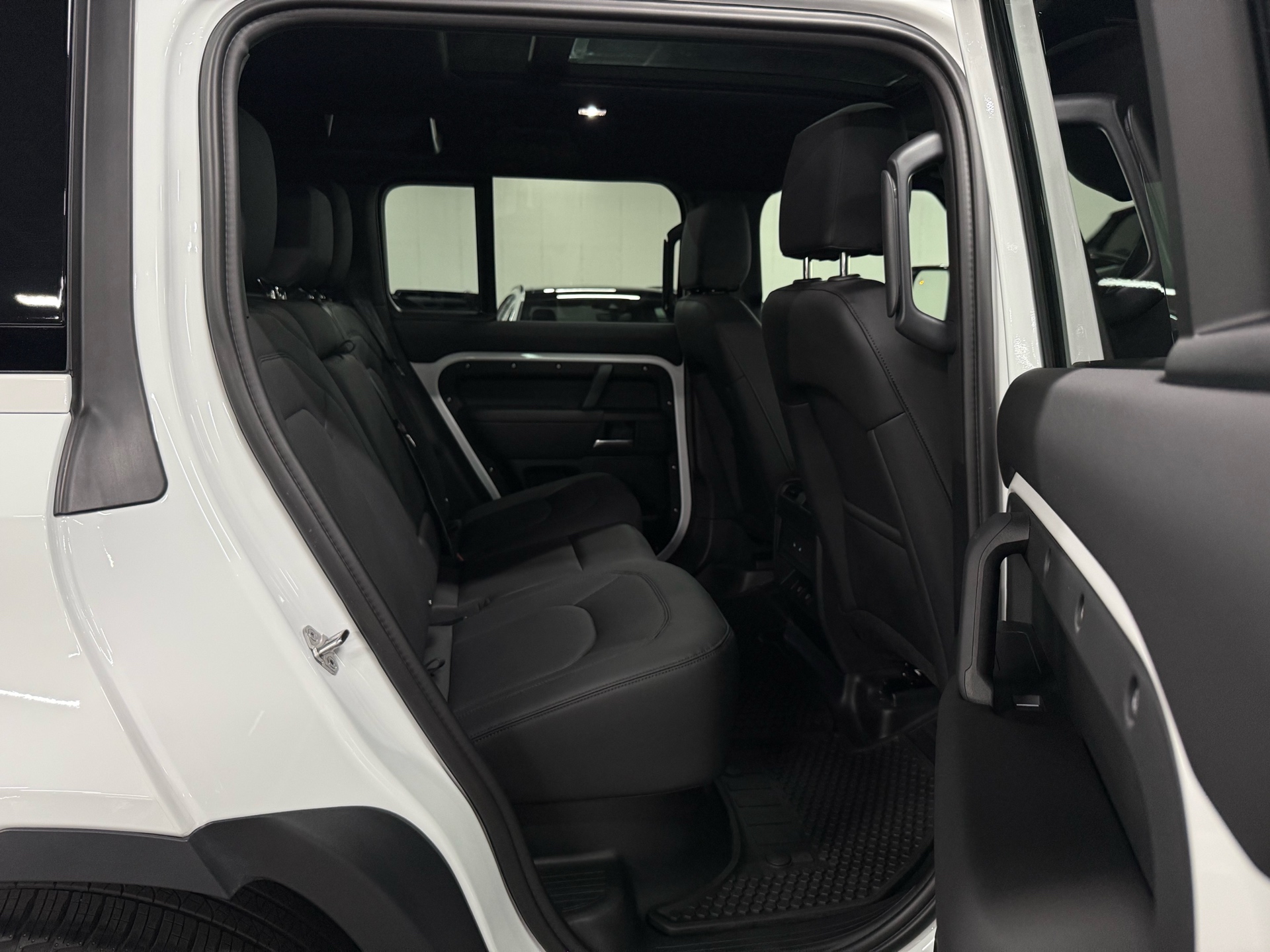 2025 Land Rover Defender 110 P300 S, Toronto, Cash
