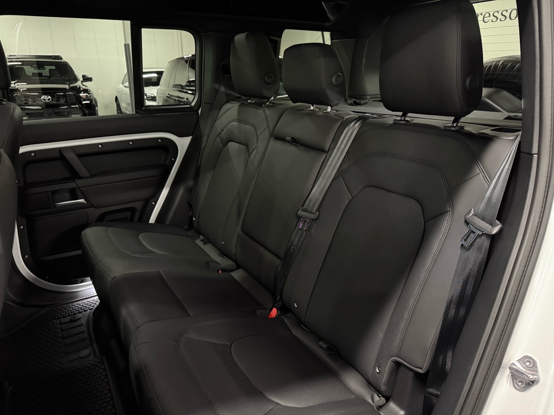 2025 Land Rover Defender 110 P300 S, Toronto, Cash