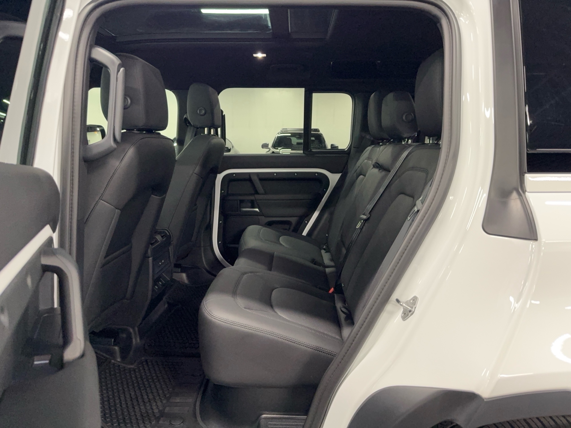 2025 Land Rover Defender 110 P300 S, Toronto, Cash
