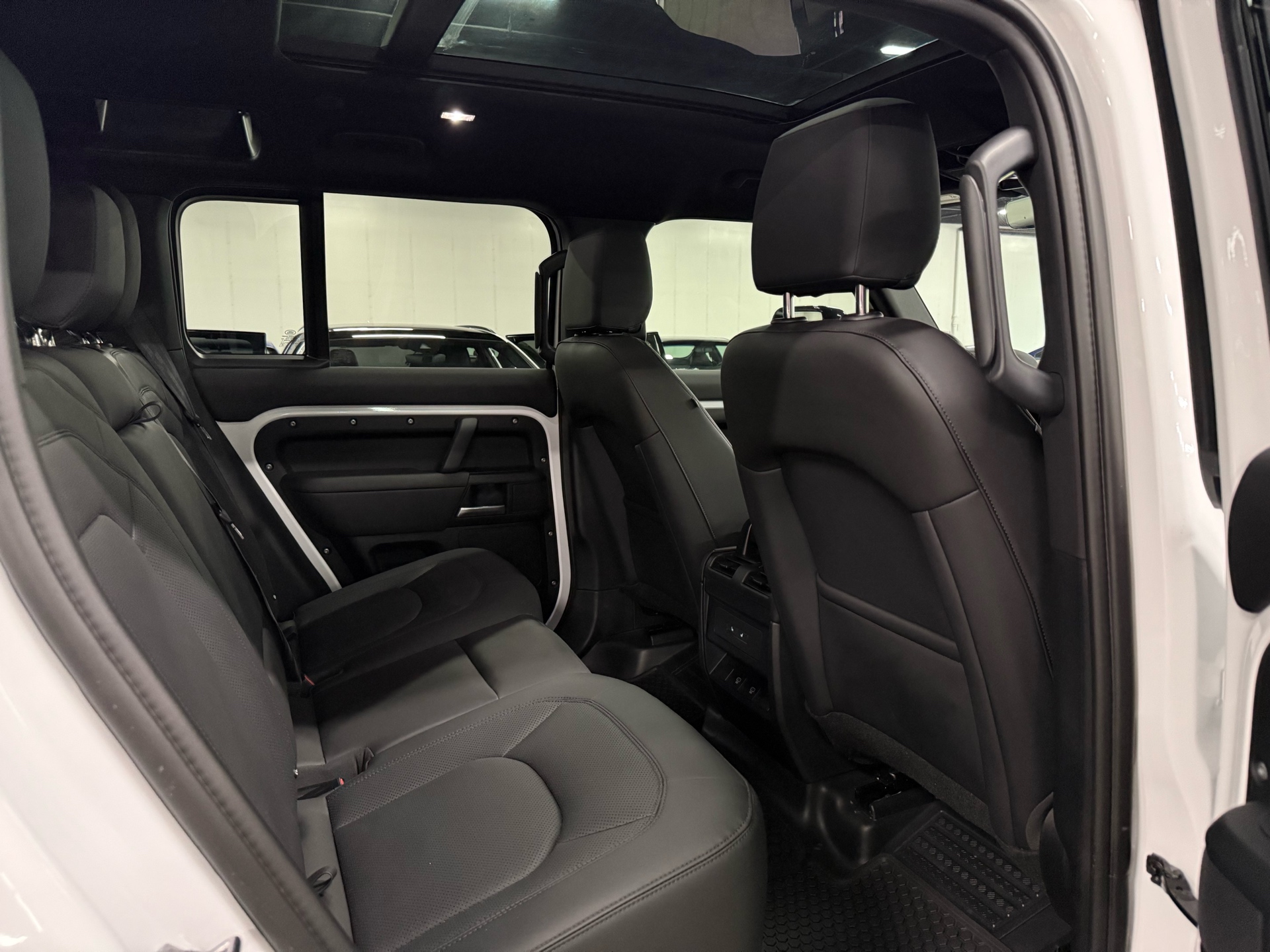 2025 Land Rover Defender 110 P300 S, Toronto, Cash