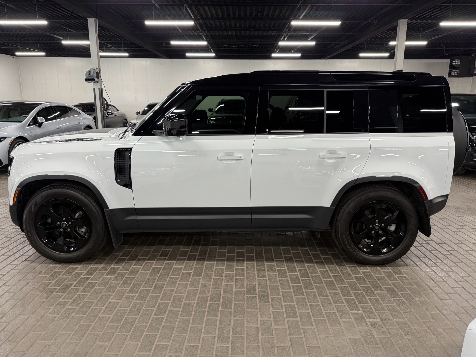 2025 Land Rover Defender 110 P300 S, Toronto, Cash
