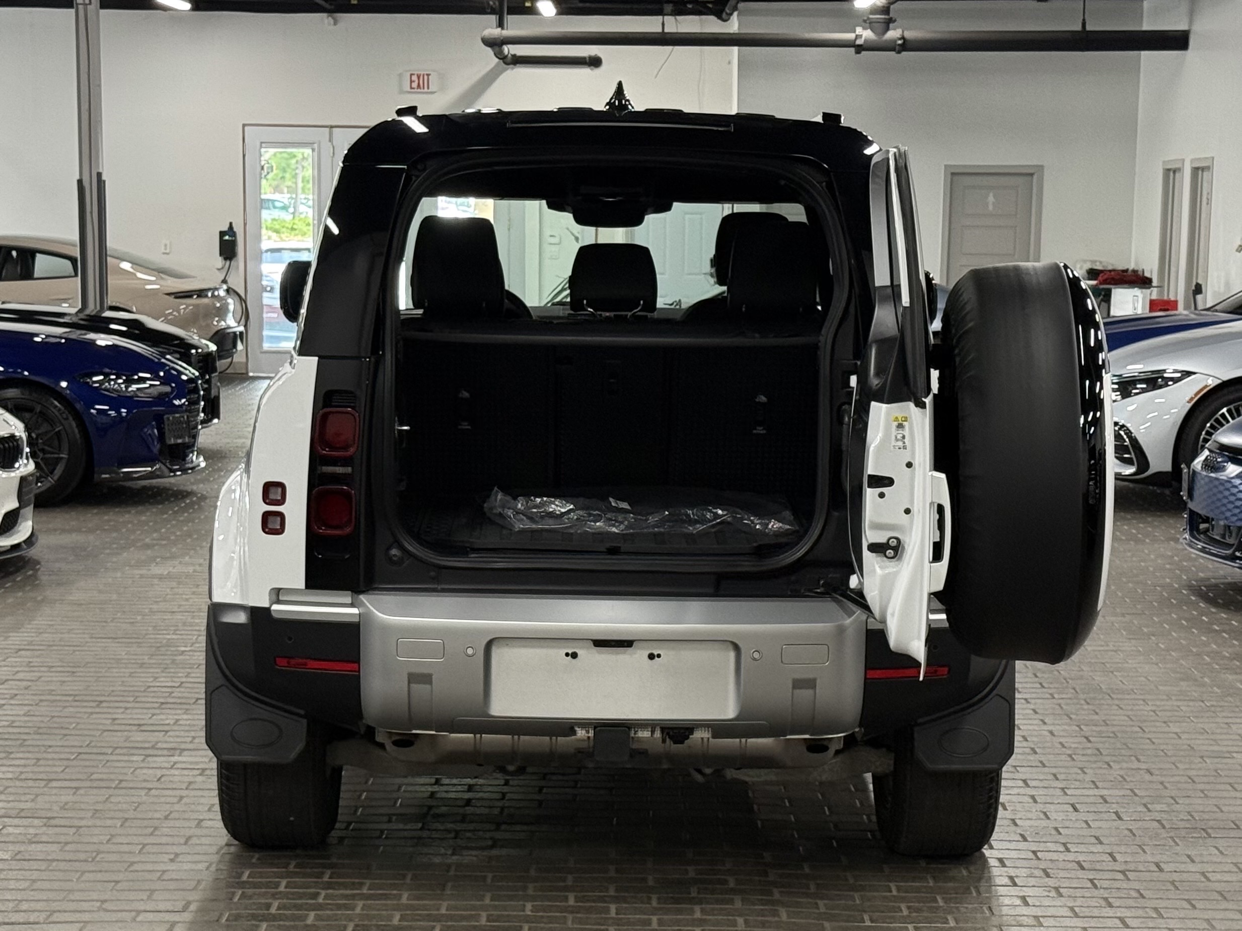 2025 Land Rover Defender 110 P300 S, Toronto, Cash
