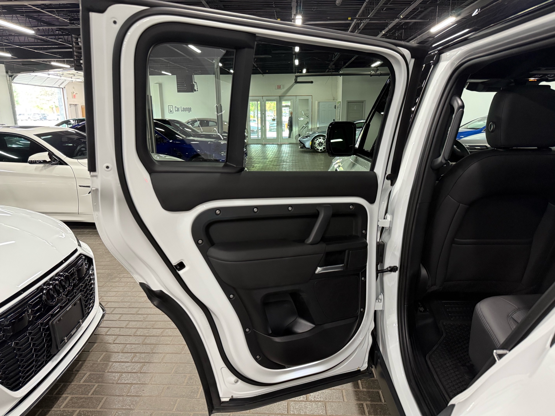 2025 Land Rover Defender 110 P300 S, Toronto, Cash