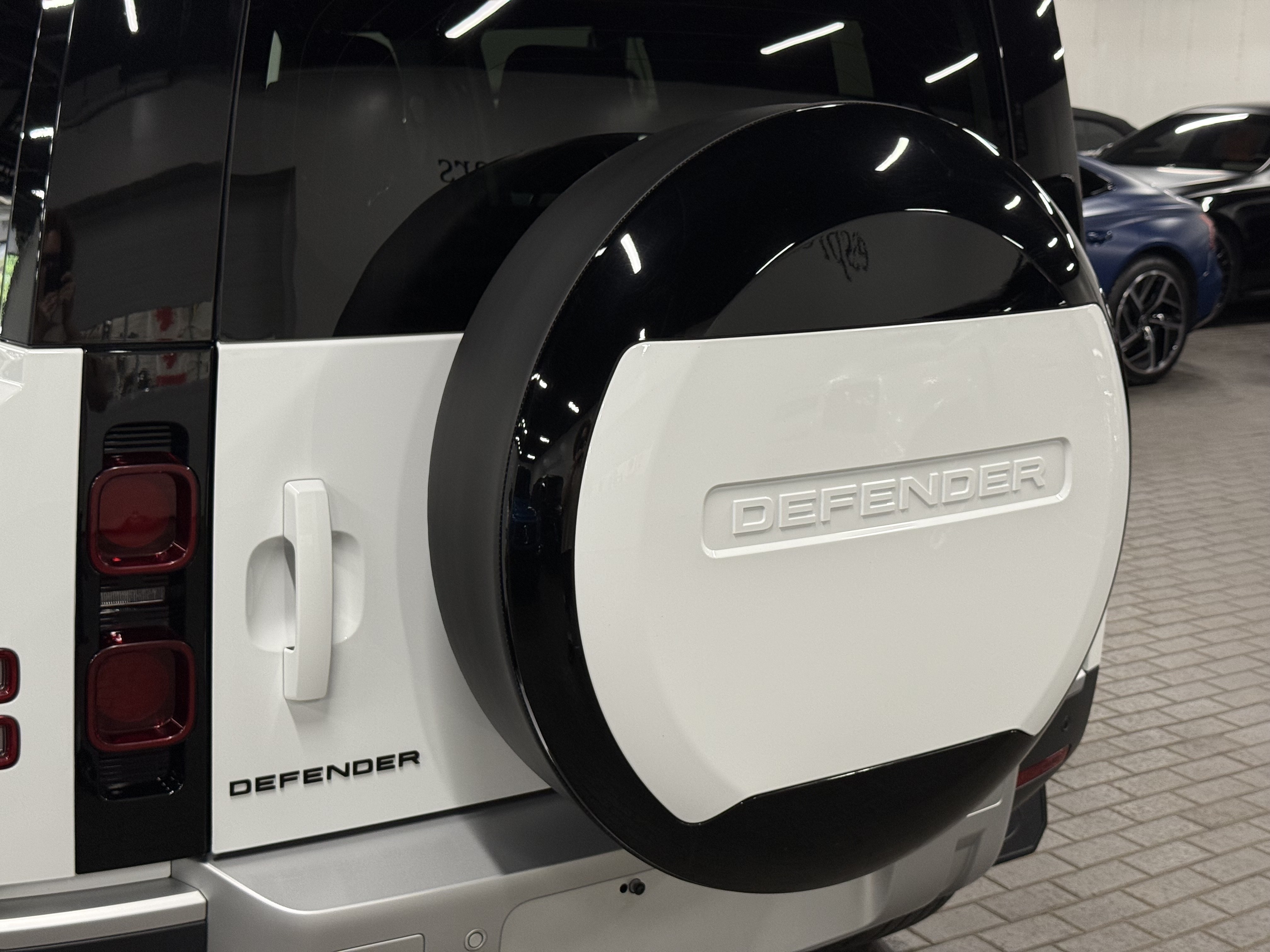 2025 Land Rover Defender 110 P300 S, Toronto, Cash