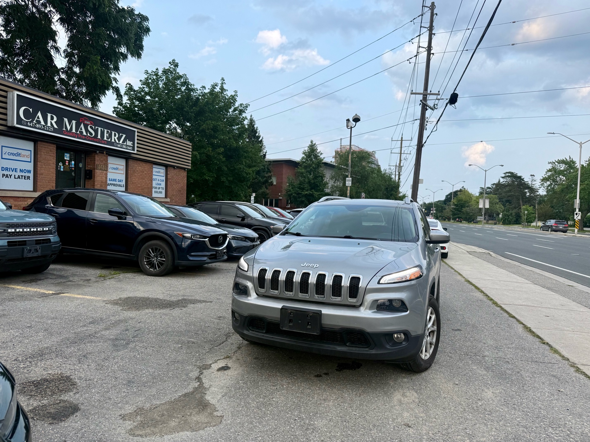 Gray 2017 Jeep Cherokee SUV / Crossover Automatic
