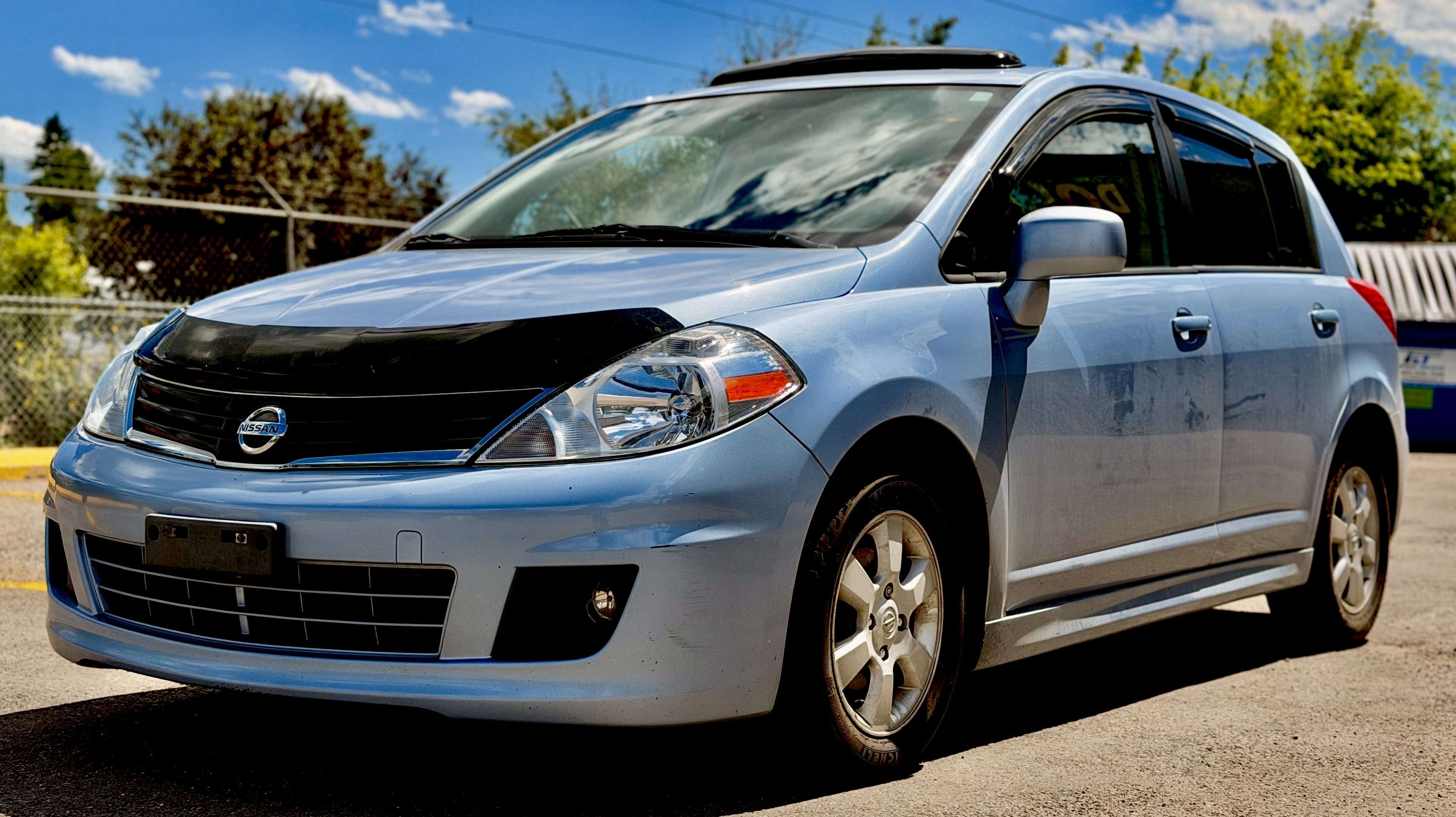 2011 Nissan Versa 1.8 SL Hatchback