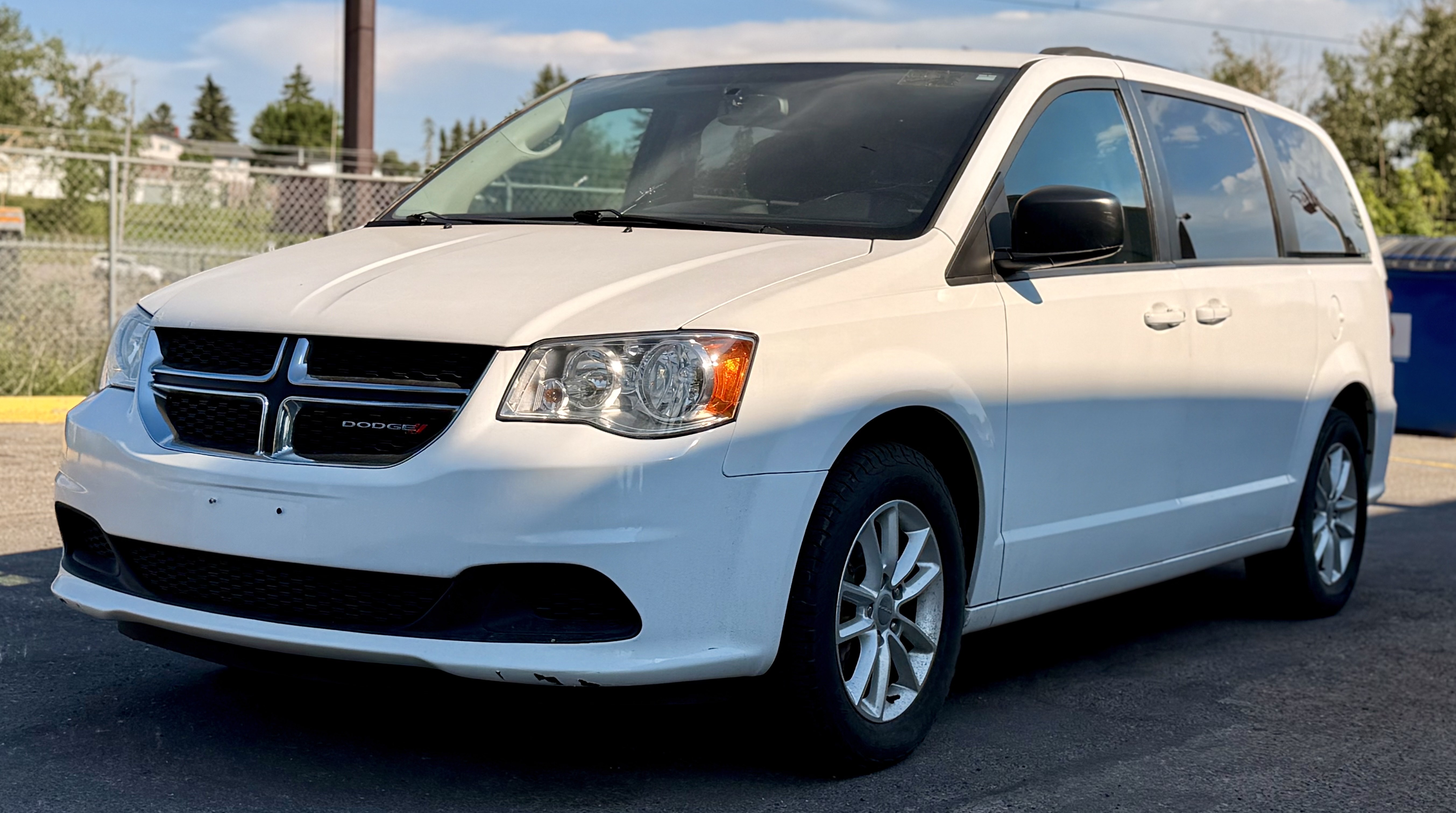 Pre White 2017 Dodge Grand Caravan Minivan Automatic