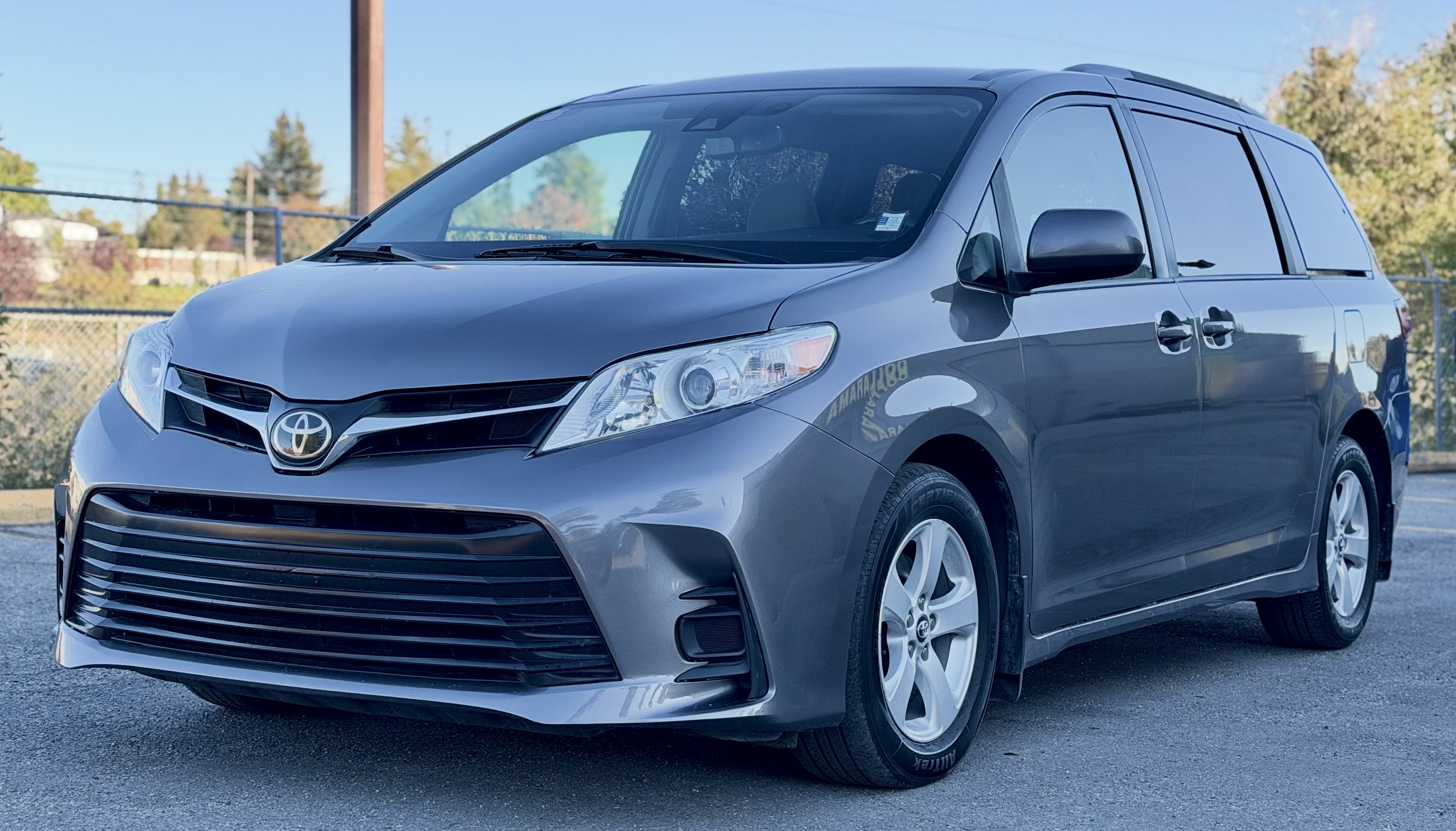 2018 Toyota Sienna LE 7-Passenger FWD with Auto-Access Seat
